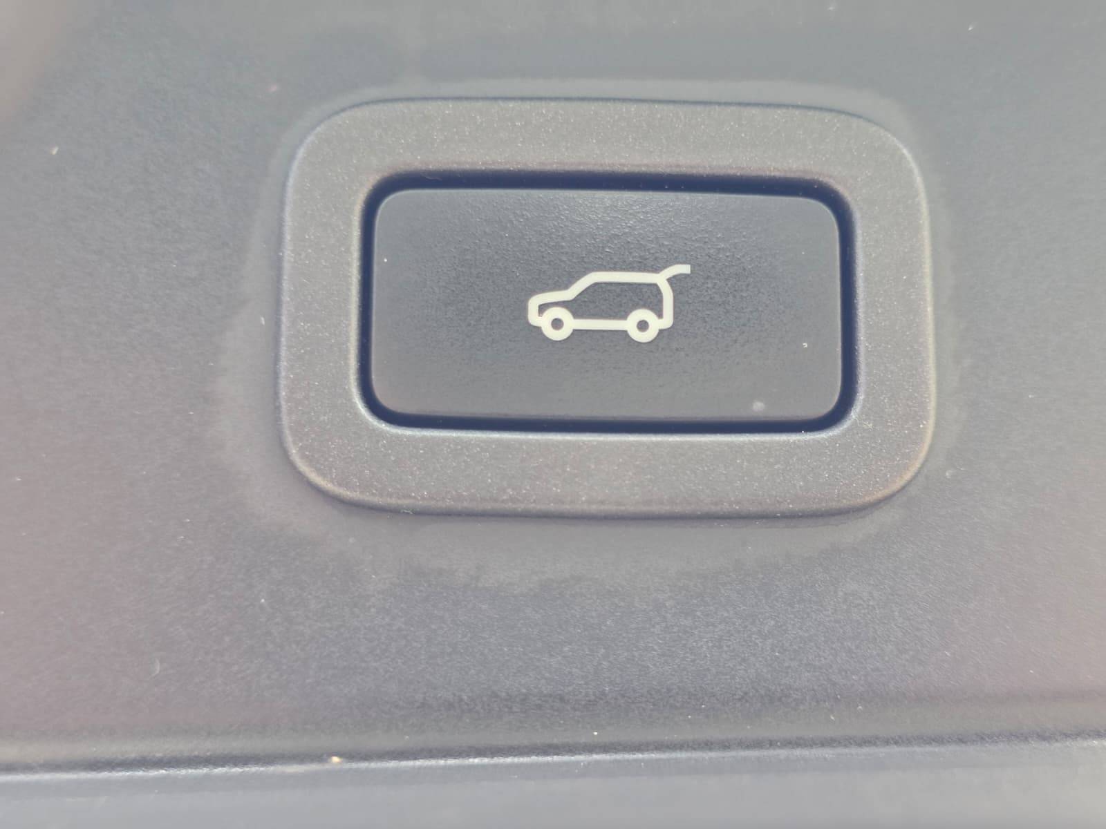 /akmautomotiveltd/2020-LandRover-RangeRover-04305233879374448.jpg
