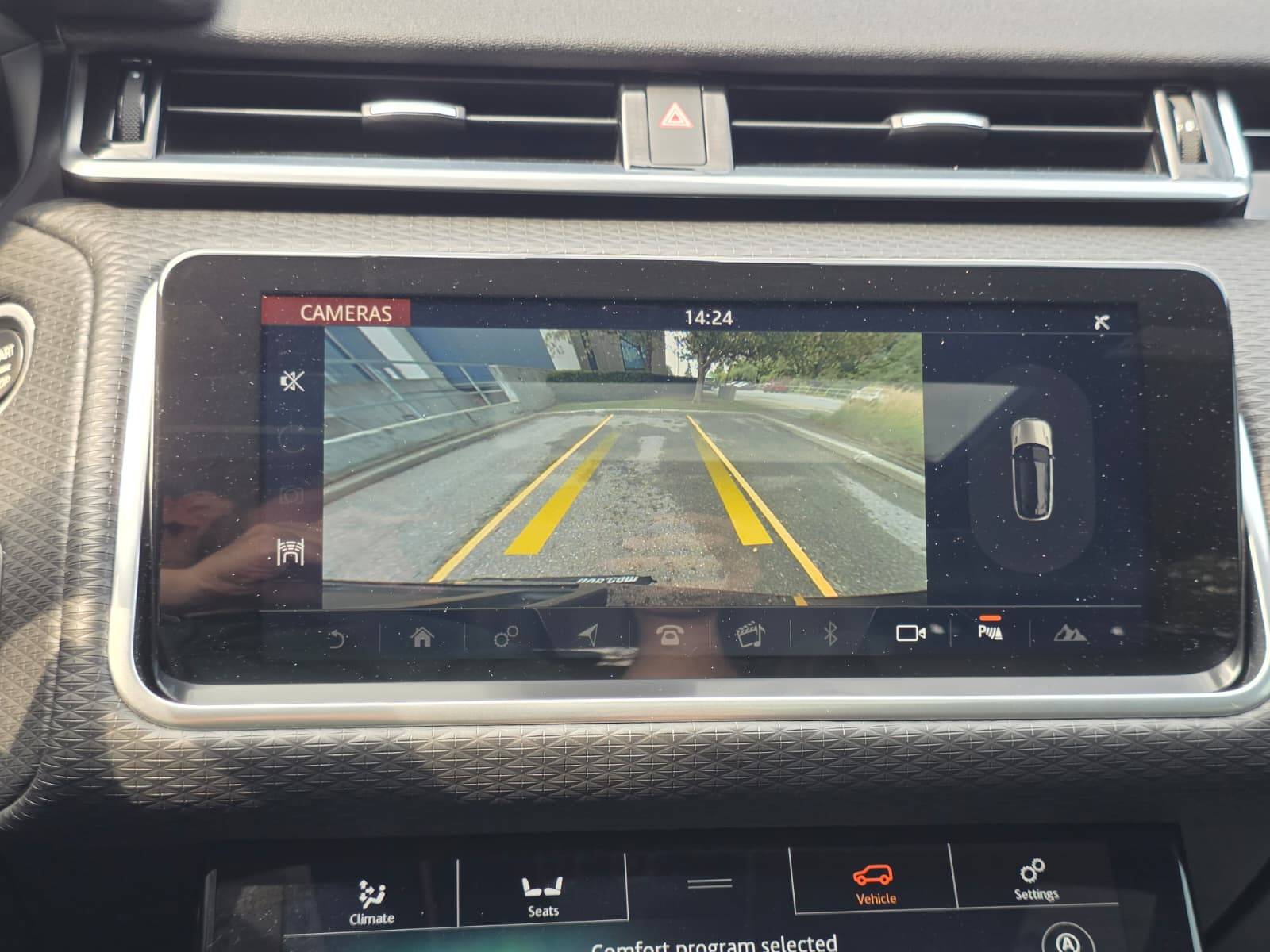 /akmautomotiveltd/2020-LandRover-RangeRover-9409212826458067.jpg