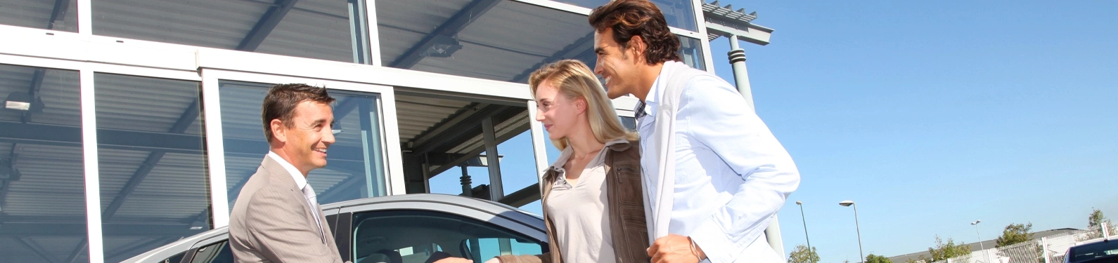 https://hillzcdn.ca/allianceautogroup/8657118079623676-financeDepartment.webp