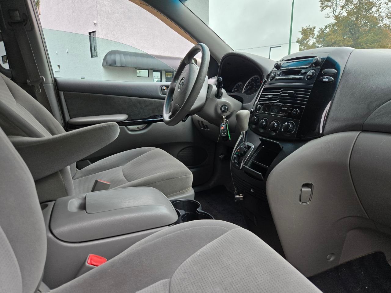 /alphaautoaccessltd/2005-Toyota-Sienna-4788961743622582.jpg