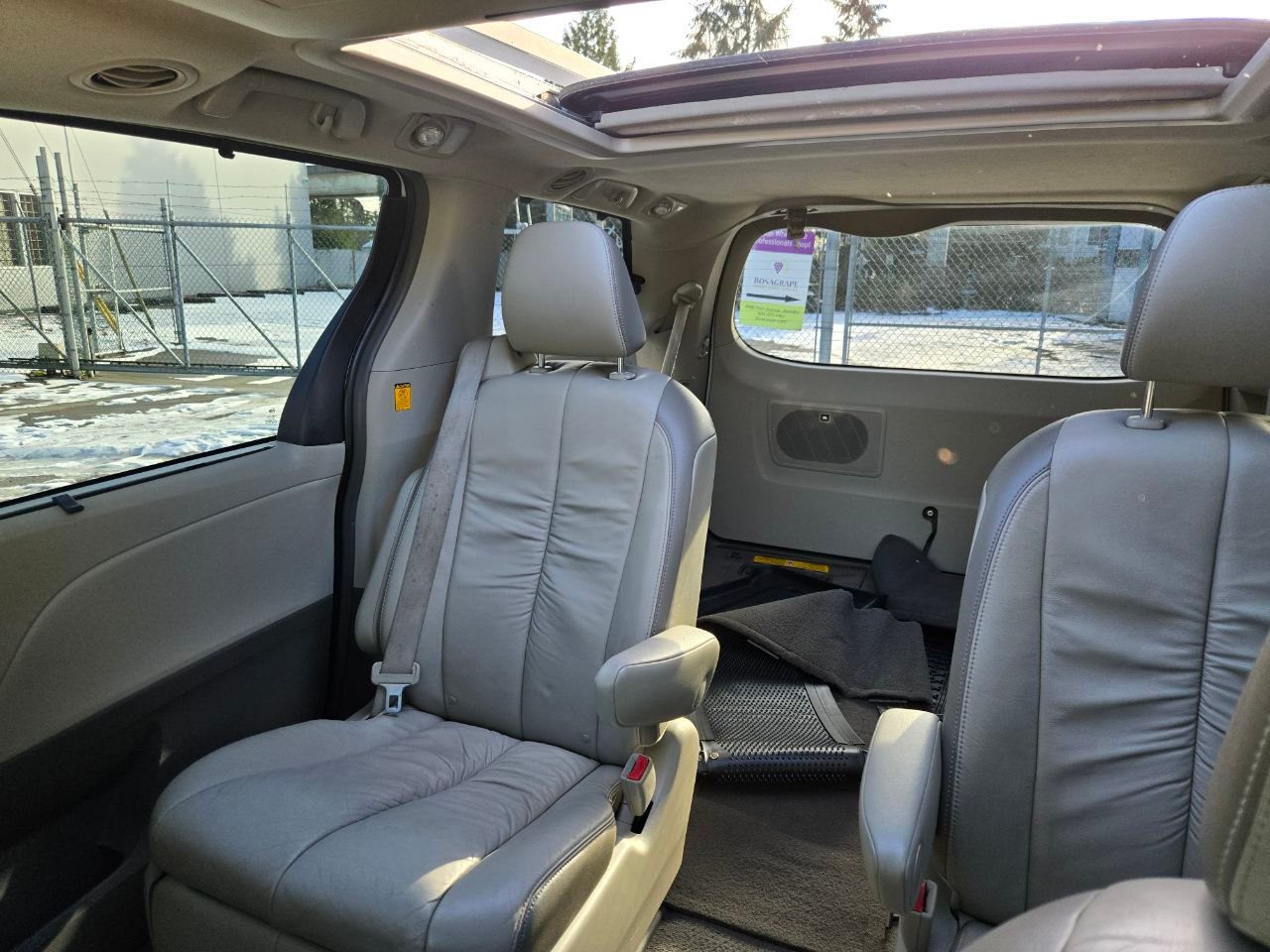 /alphaautoaccessltd/2011-Toyota-Sienna-024870825296644528.jpg