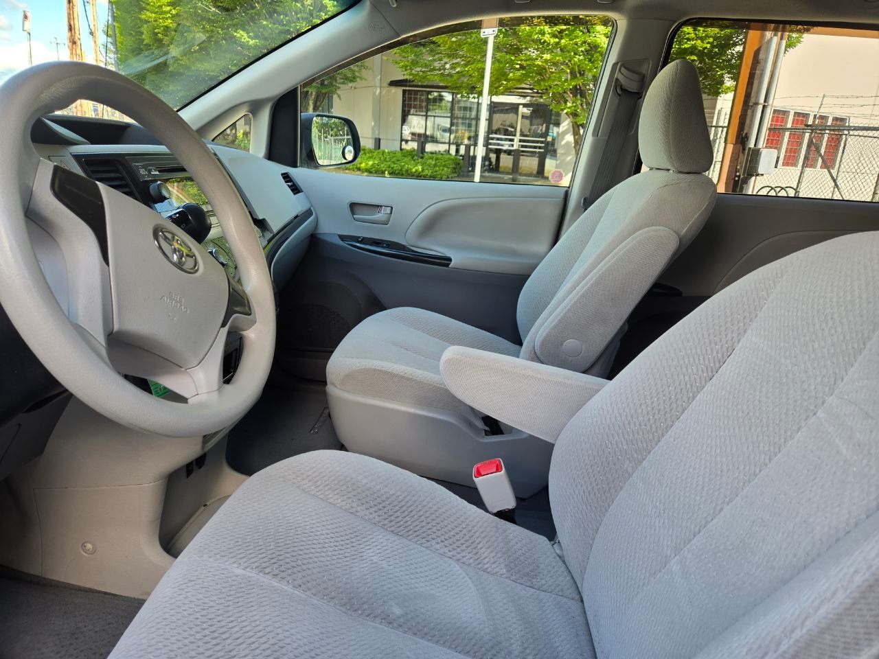 /alphaautoaccessltd/2011-Toyota-Sienna-10469579737371615.jpg