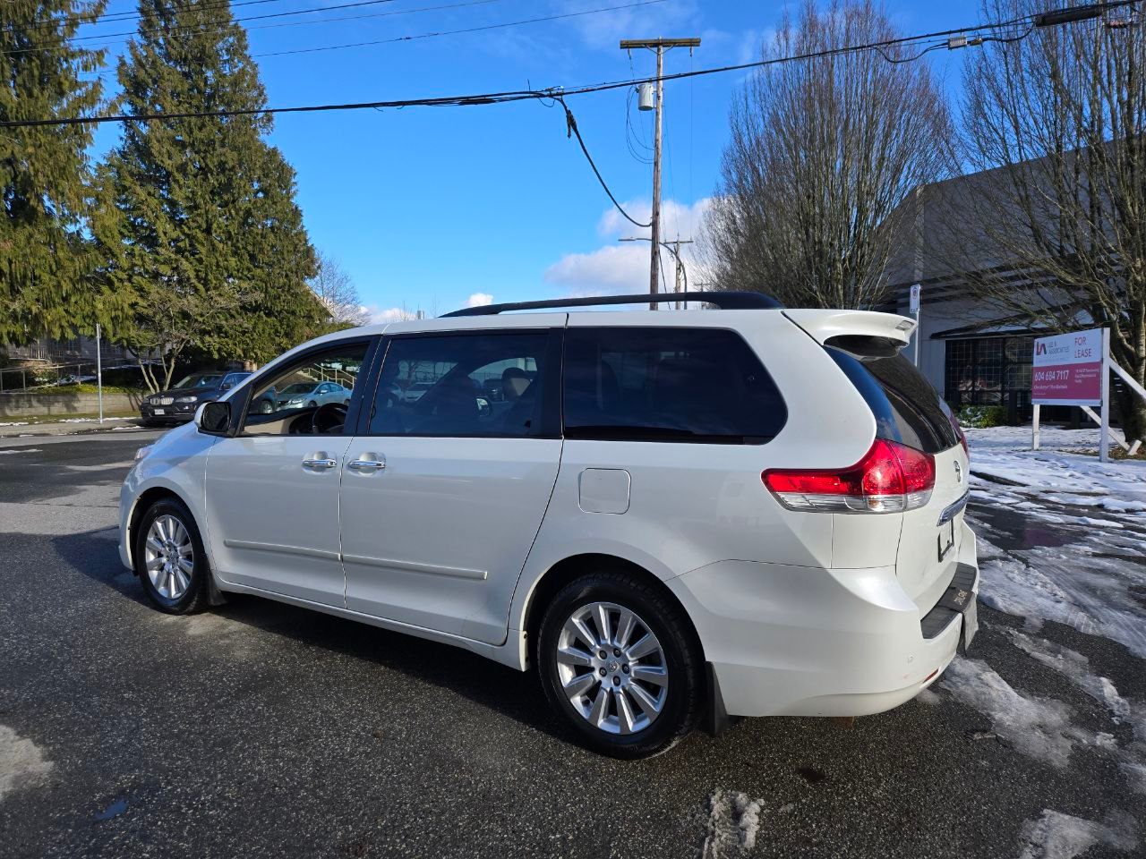 /alphaautoaccessltd/2011-Toyota-Sienna-10679902650958684.jpg