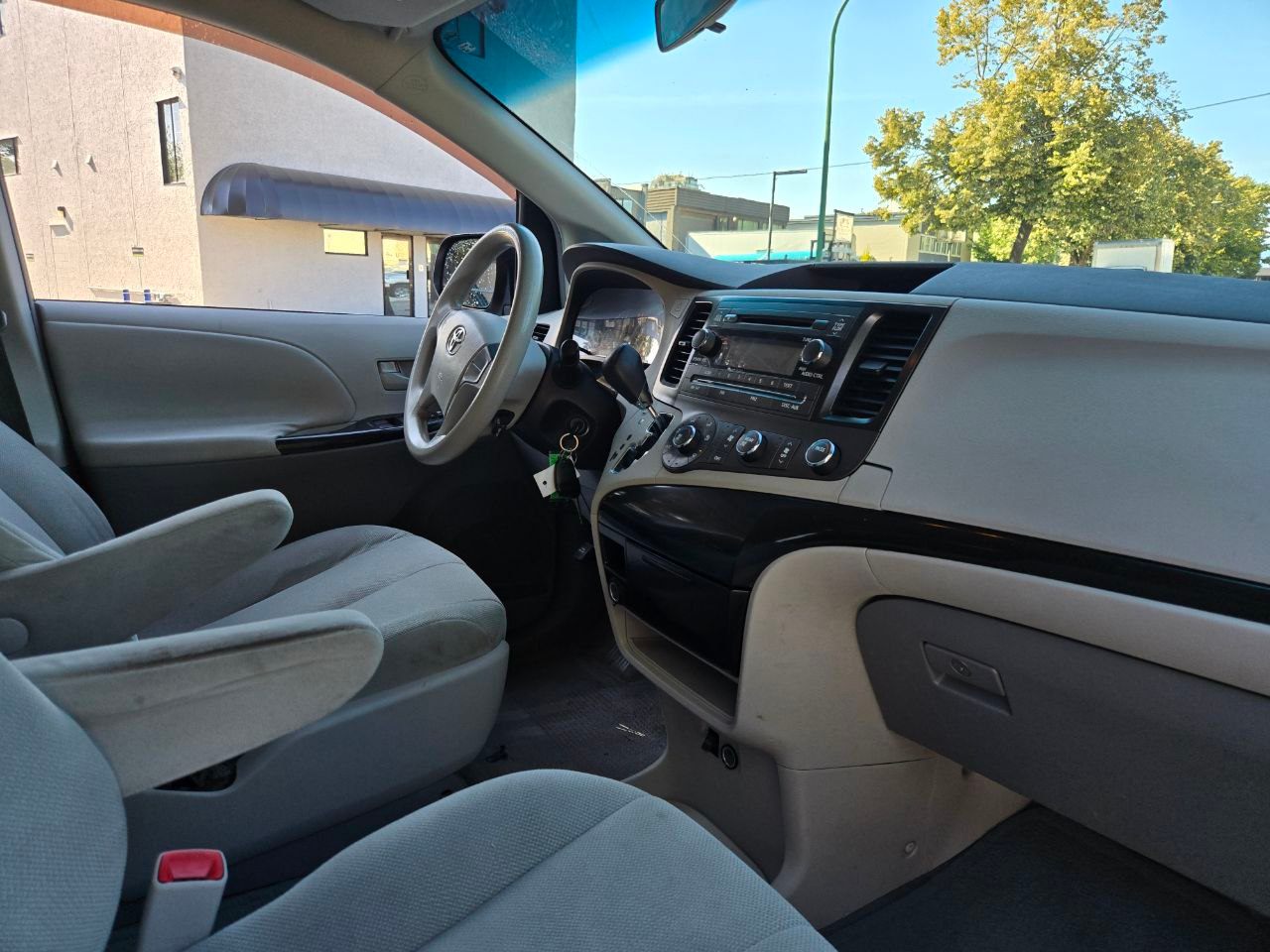 /alphaautoaccessltd/2011-Toyota-Sienna-29492154570701645.jpg