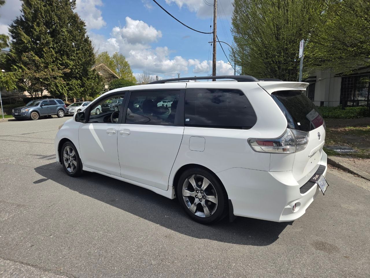 /alphaautoaccessltd/2011-Toyota-Sienna-4897625694944152.jpg