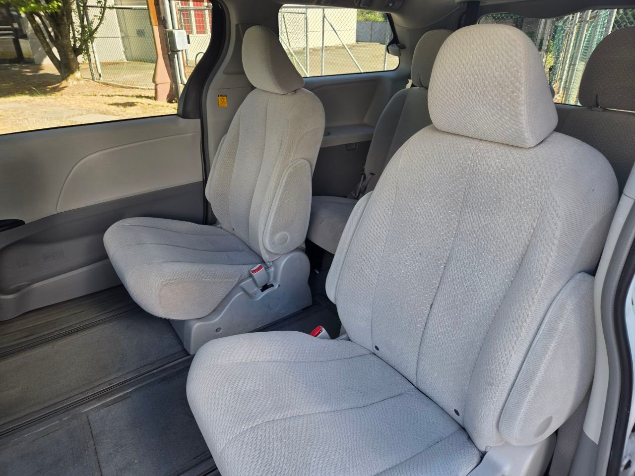 /alphaautoaccessltd/2011-Toyota-Sienna-6411181884628809.jpg