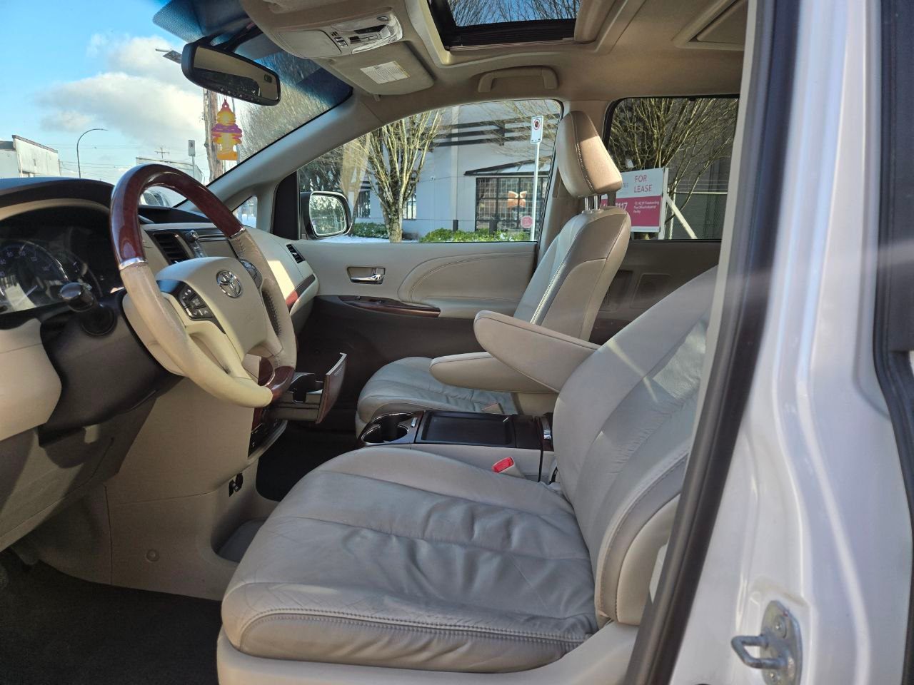 /alphaautoaccessltd/2011-Toyota-Sienna-7785363726023586.jpg