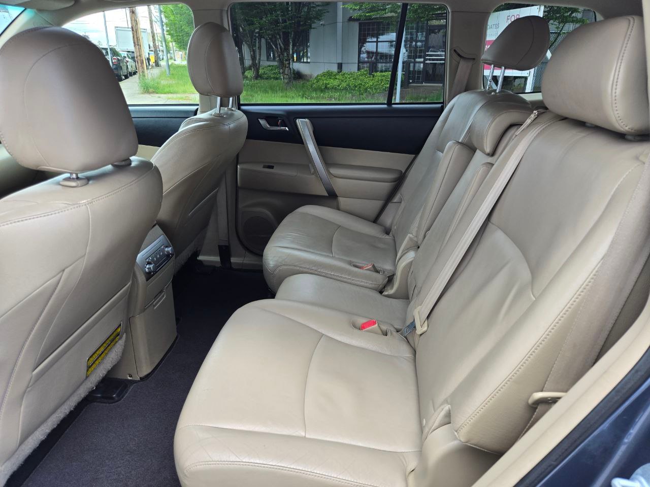 /alphaautoaccessltd/2012-Toyota-HighlanderHybrid-1678423749424749.jpg