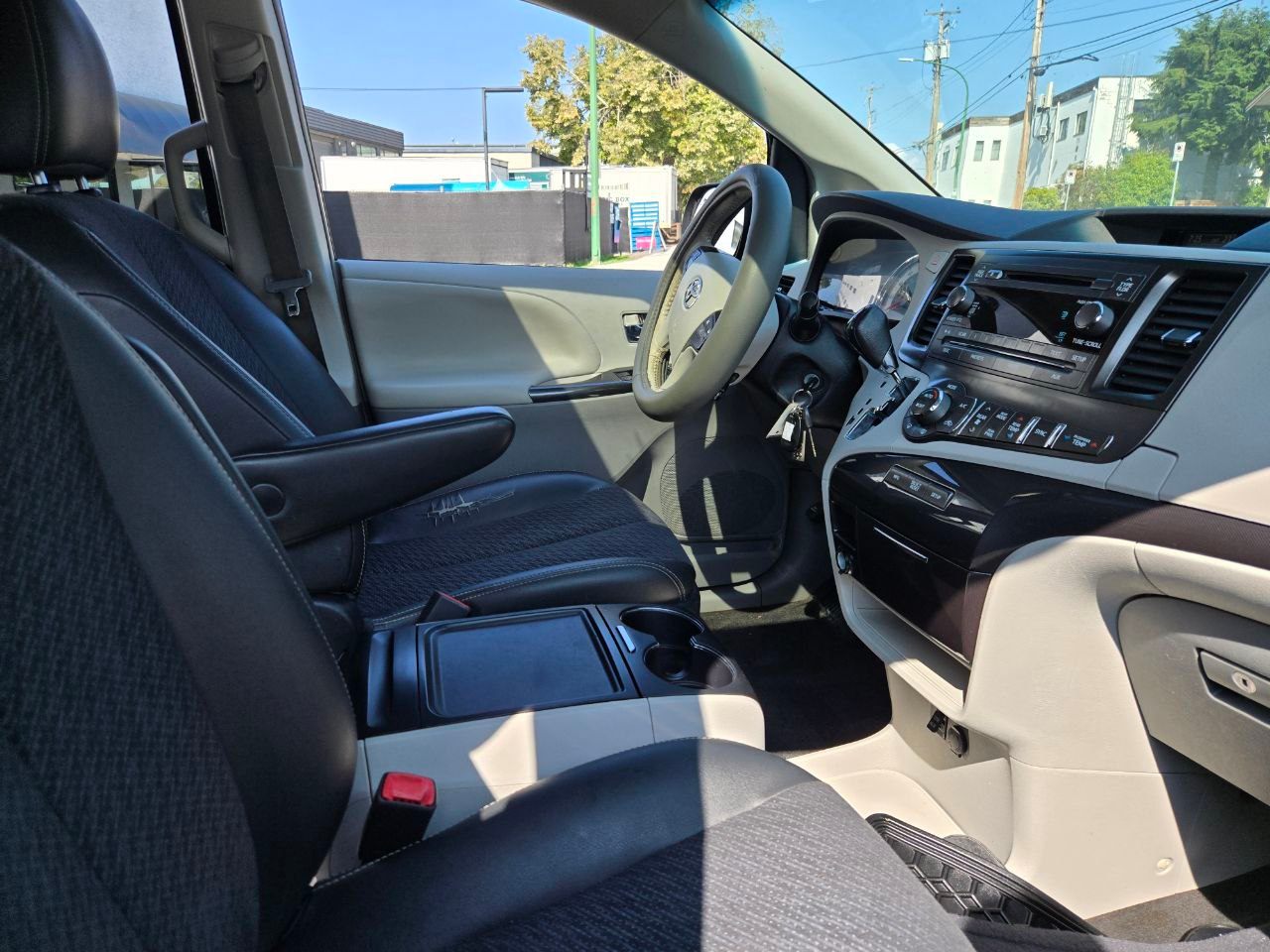 /alphaautoaccessltd/2014-Toyota-Sienna-0869005684202615.jpg