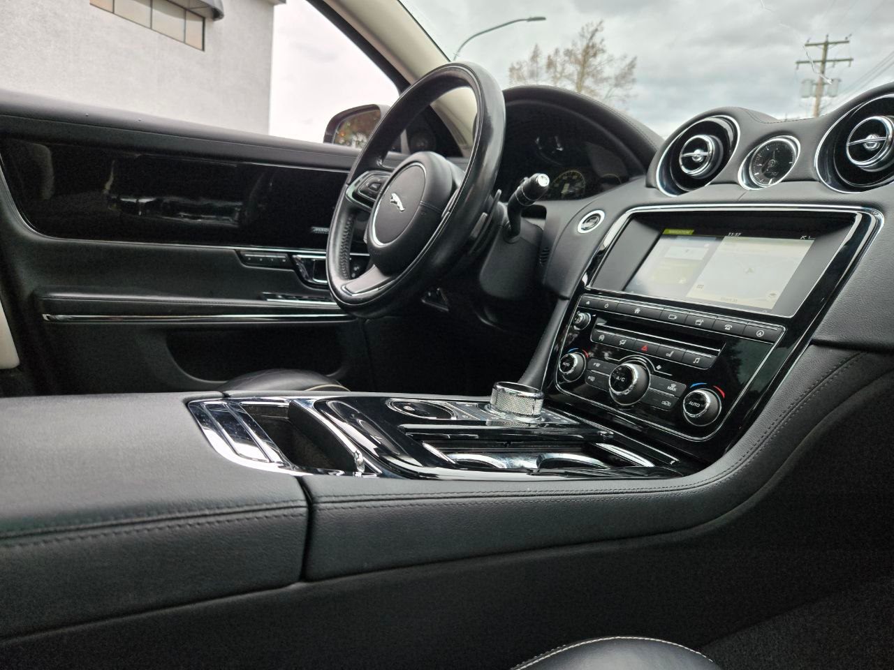 /alphaautoaccessltd/2016-Jaguar-XJ-6795390555388703.jpg