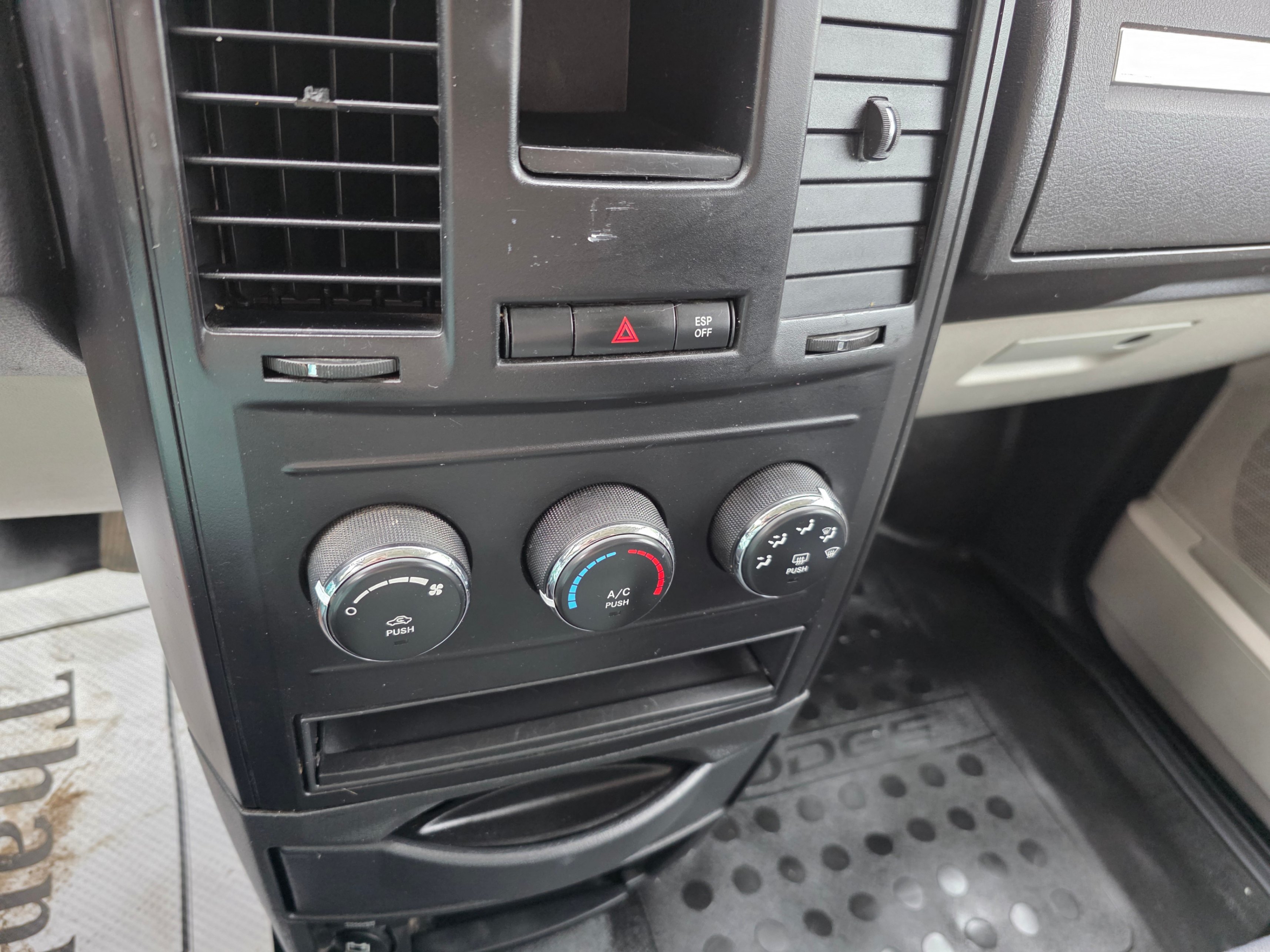 /artaautosales/2010-Dodge-GrandCaravan-4095270004185221.jpg