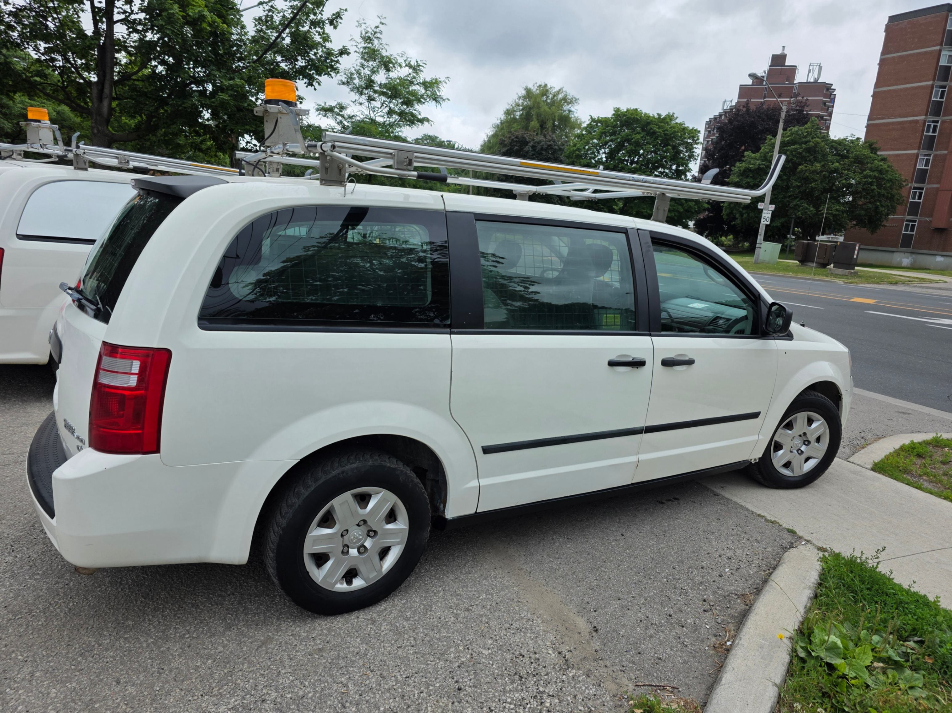 /artaautosales/2010-Dodge-GrandCaravan-5371347928645538.jpg