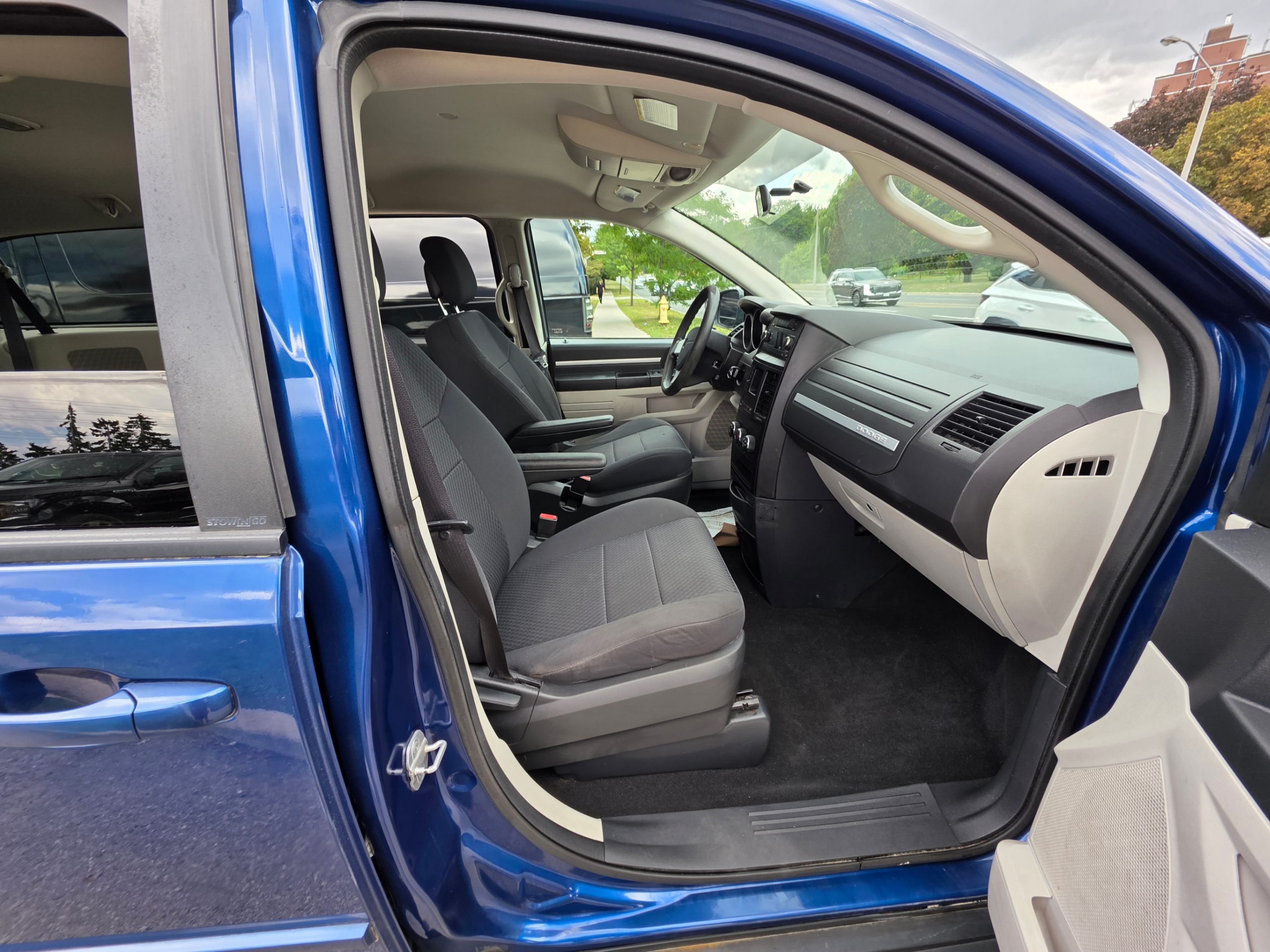 /artaautosales/2010-Dodge-GrandCaravan-6730786215276574.jpg