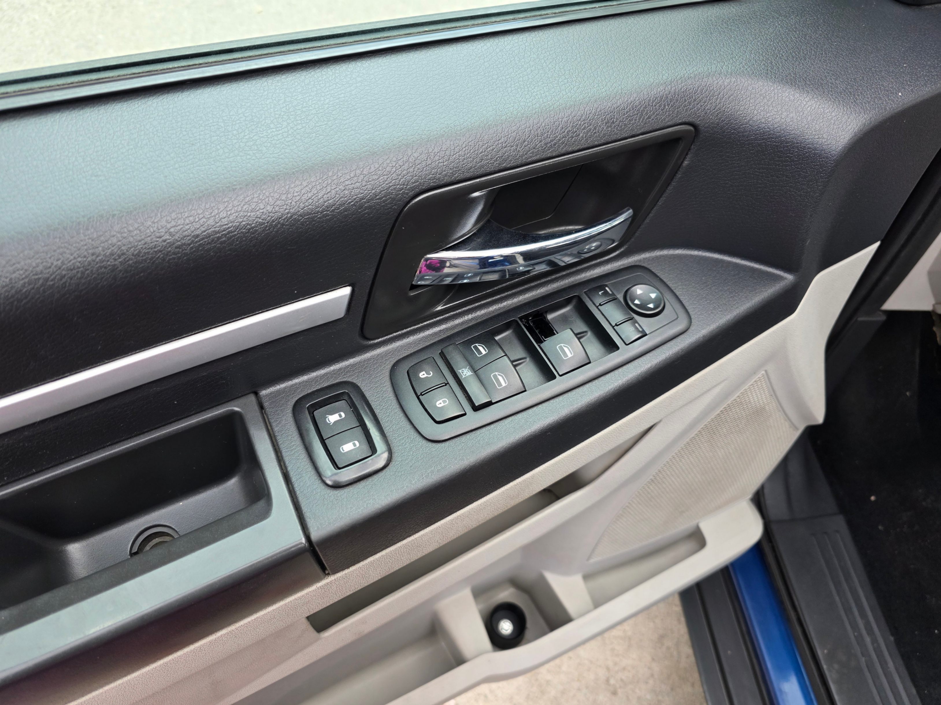 /artaautosales/2010-Dodge-GrandCaravan-9817698830382924.jpg