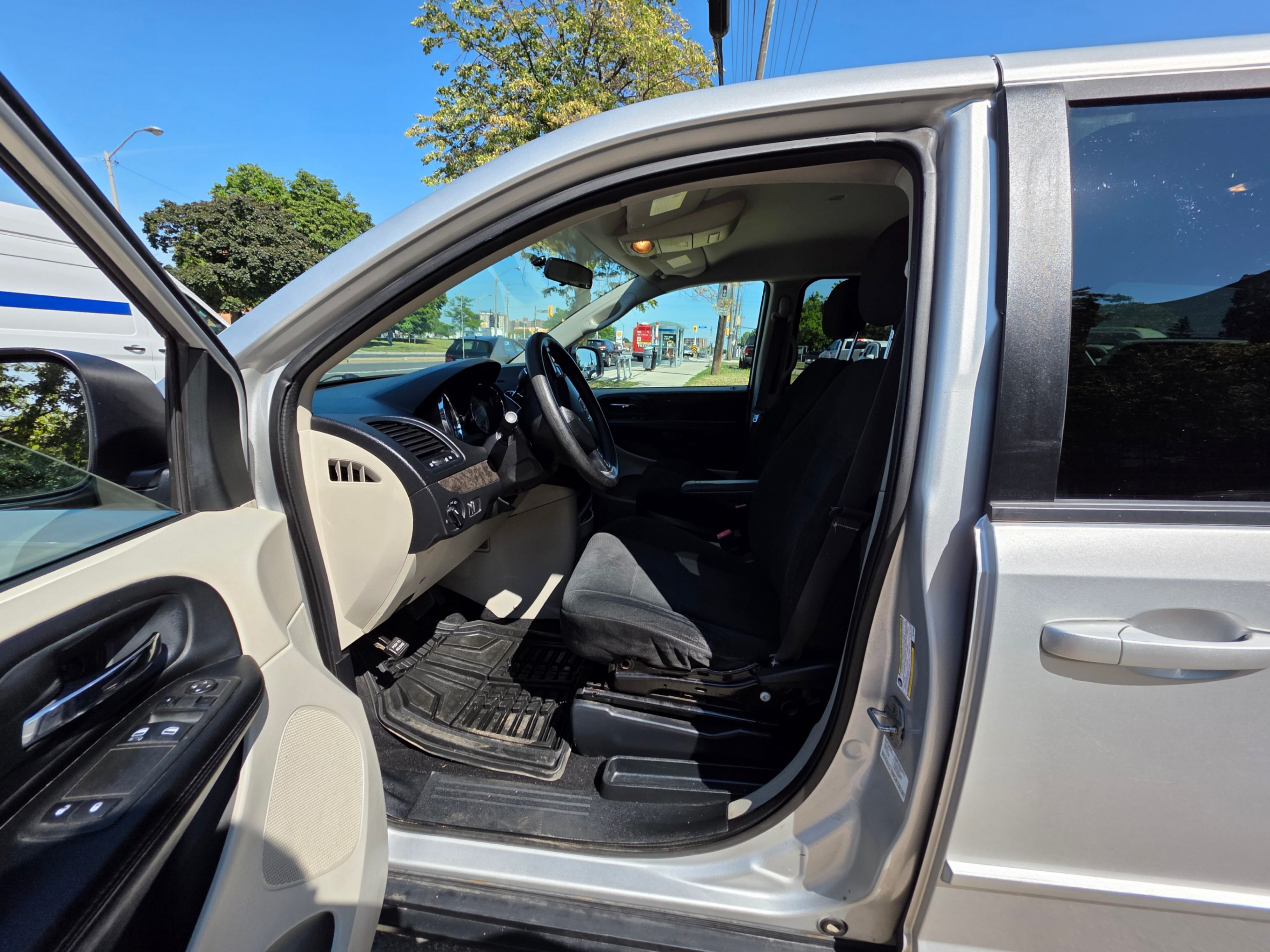 /artaautosales/2011-Dodge-GrandCaravan-020973263521306018.jpg