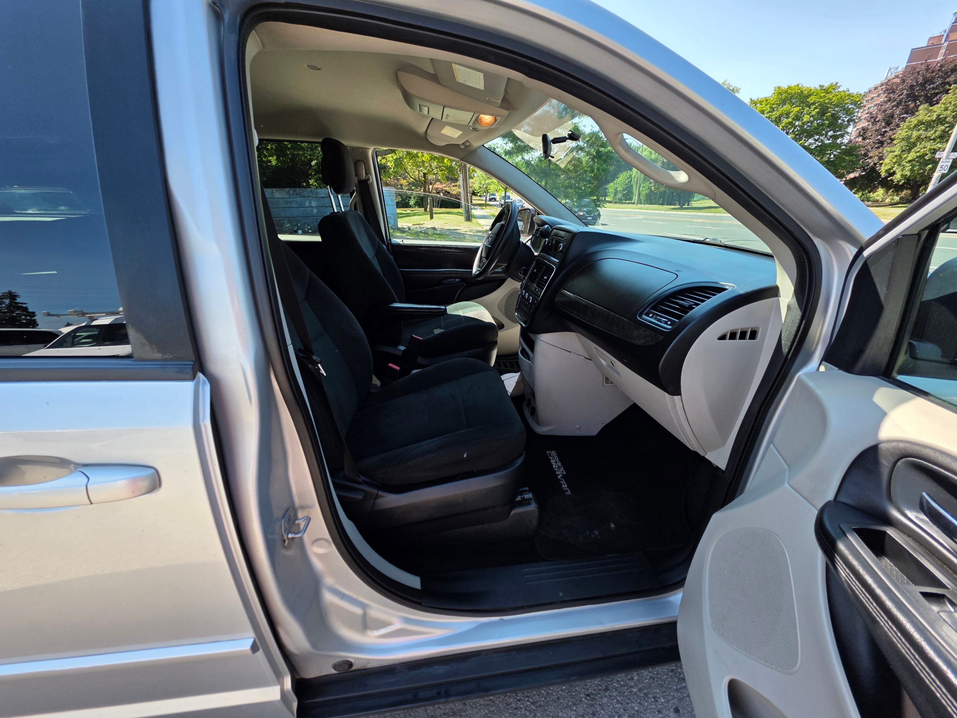/artaautosales/2011-Dodge-GrandCaravan-054440762550041155.jpg