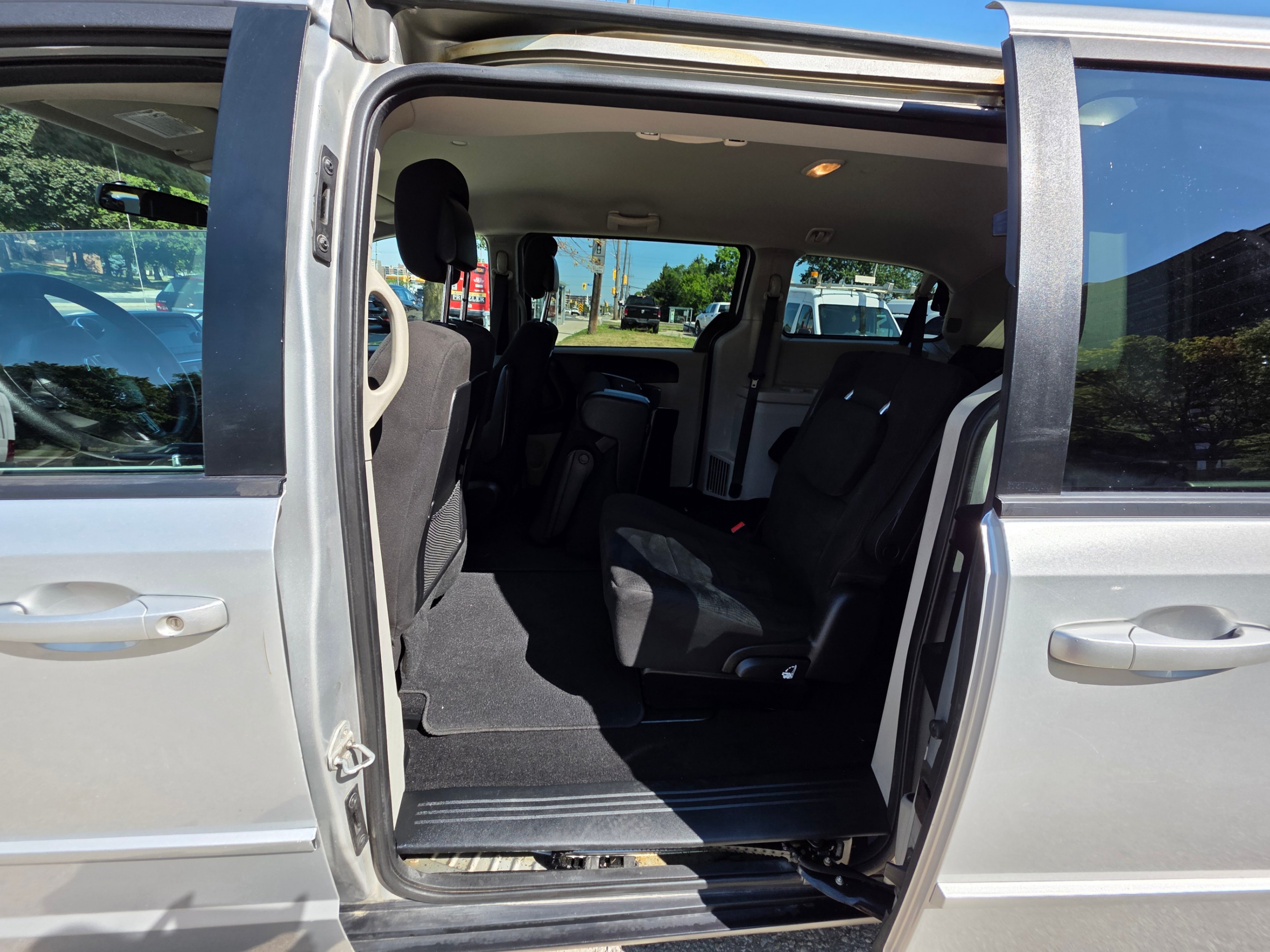 /artaautosales/2011-Dodge-GrandCaravan-17120182645790405.jpg