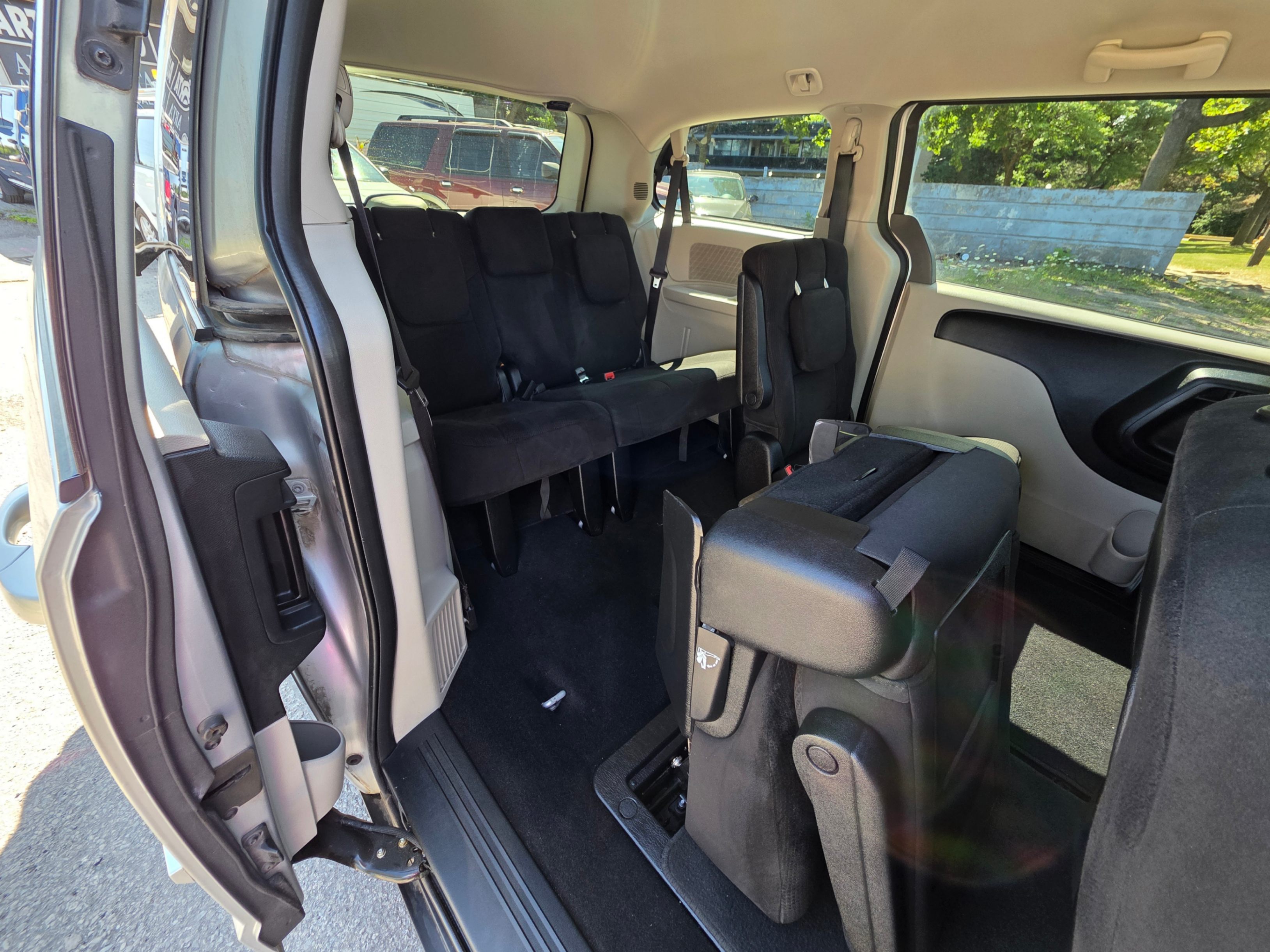 /artaautosales/2011-Dodge-GrandCaravan-48426591408869224.jpg