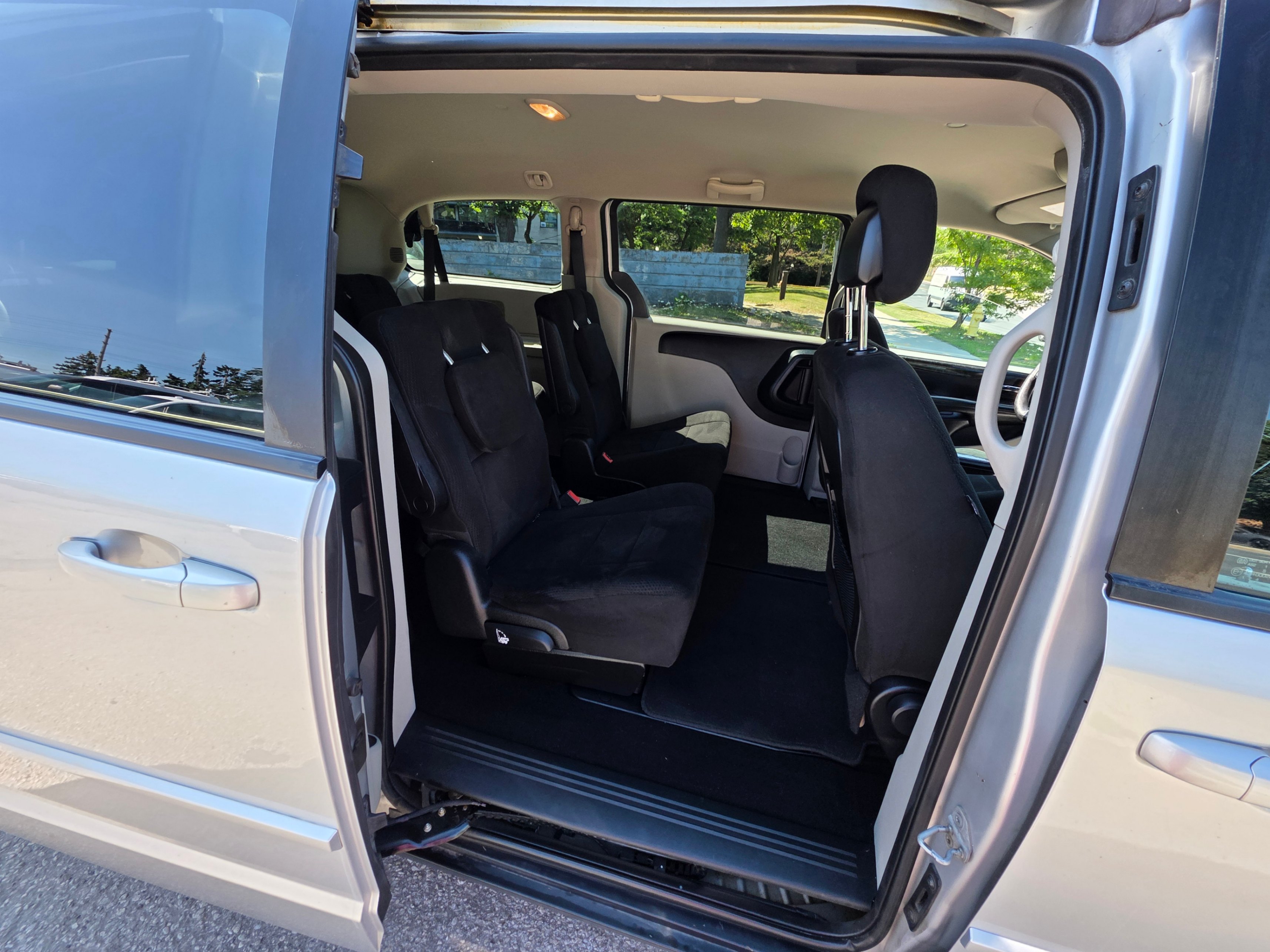 /artaautosales/2011-Dodge-GrandCaravan-6166580983109544.jpg