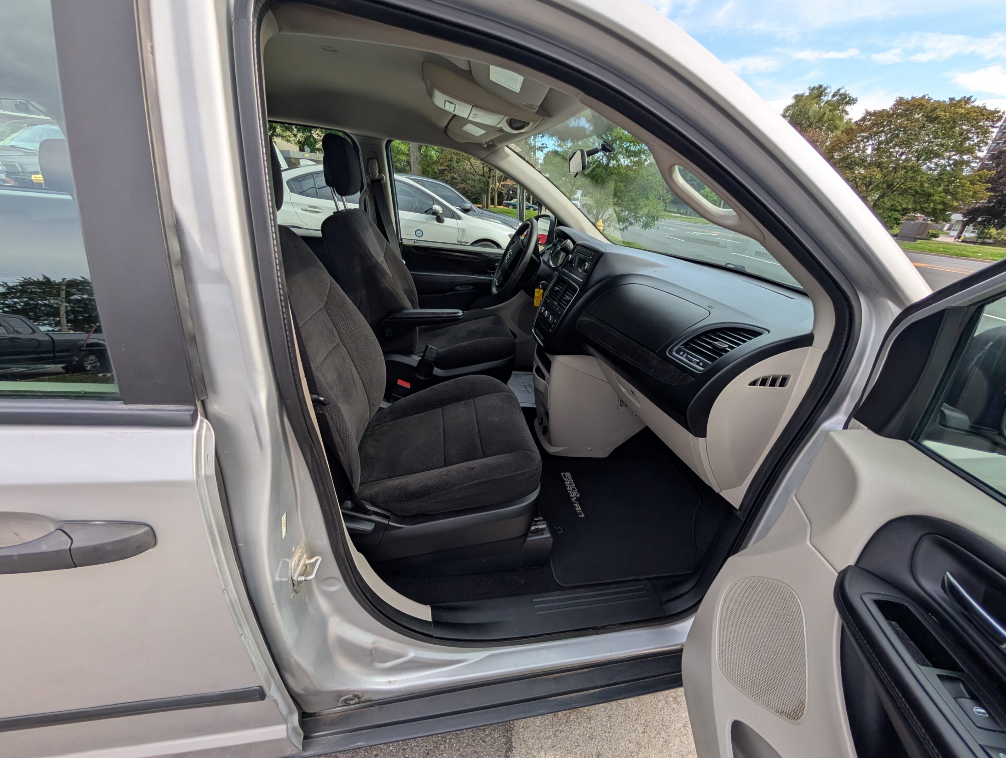 /artaautosales/2012-Dodge-GrandCaravan-2671045587722187.jpg