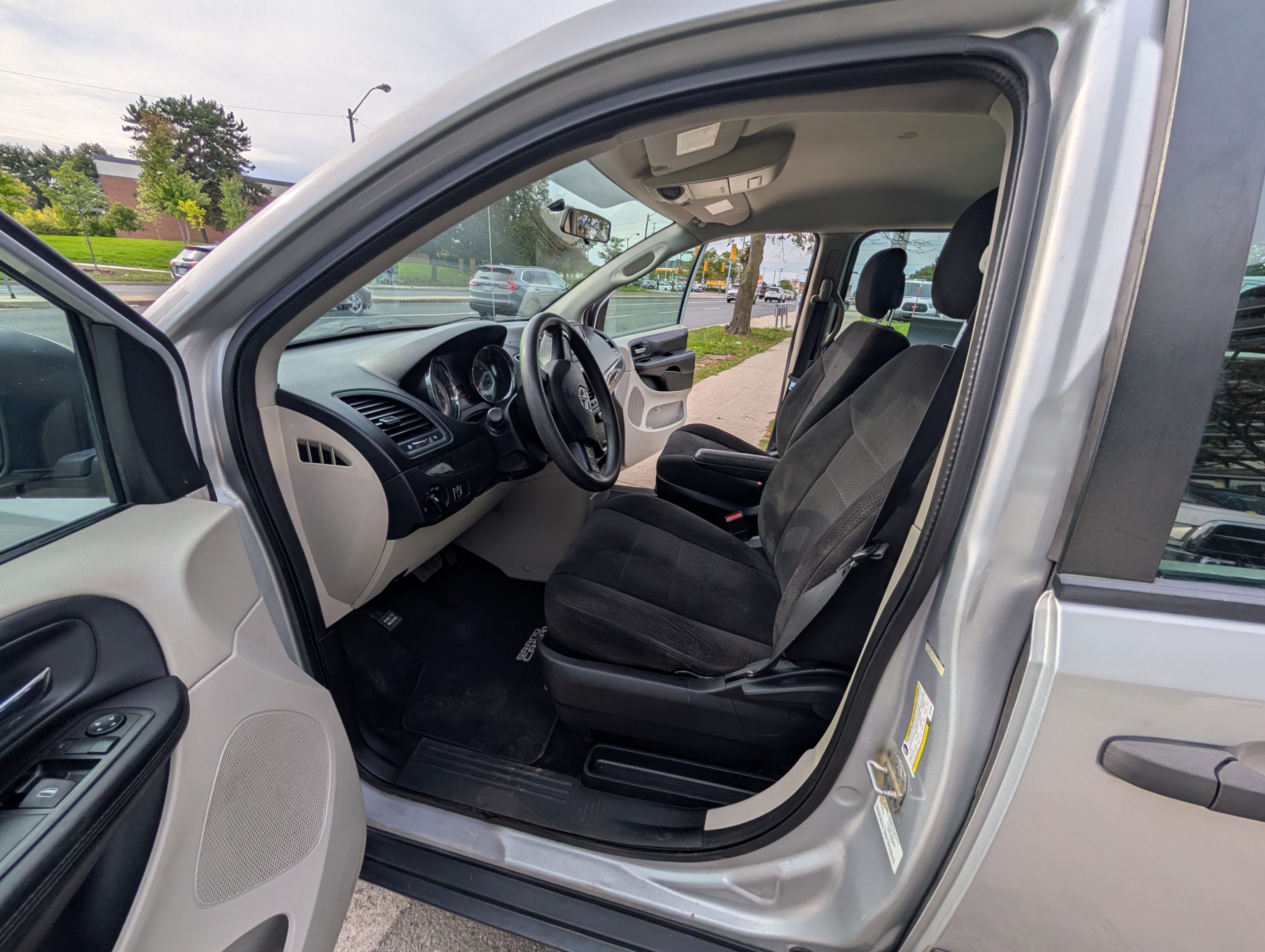 /artaautosales/2012-Dodge-GrandCaravan-33085774988080363.jpg