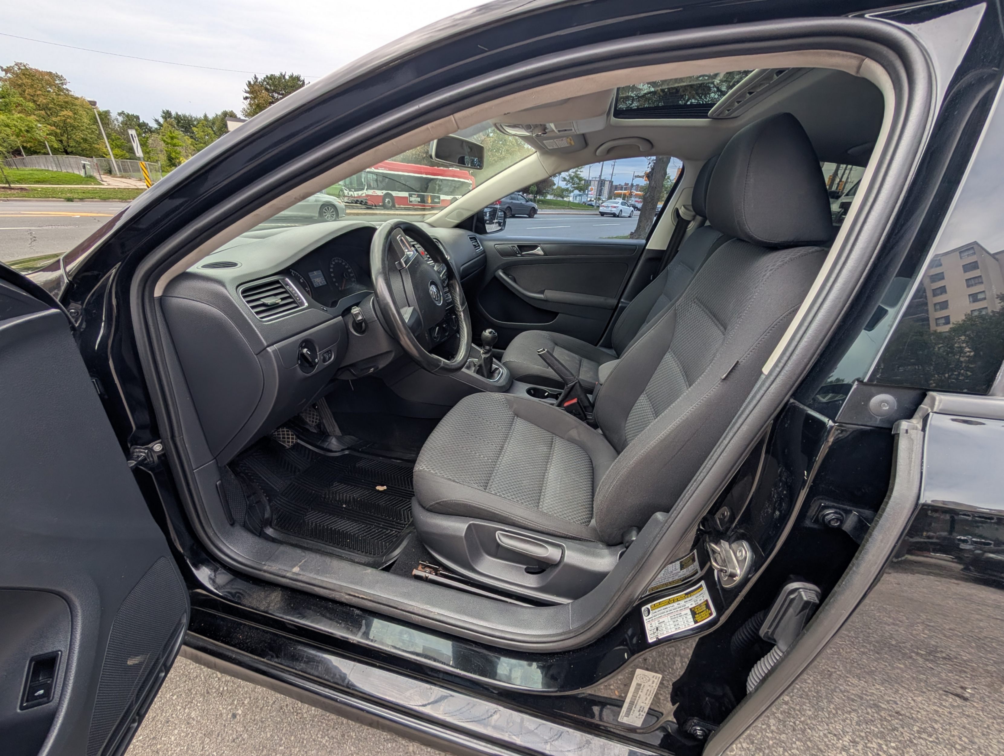 /artaautosales/2012-Volkswagen-Jetta-13663635694474285.jpg