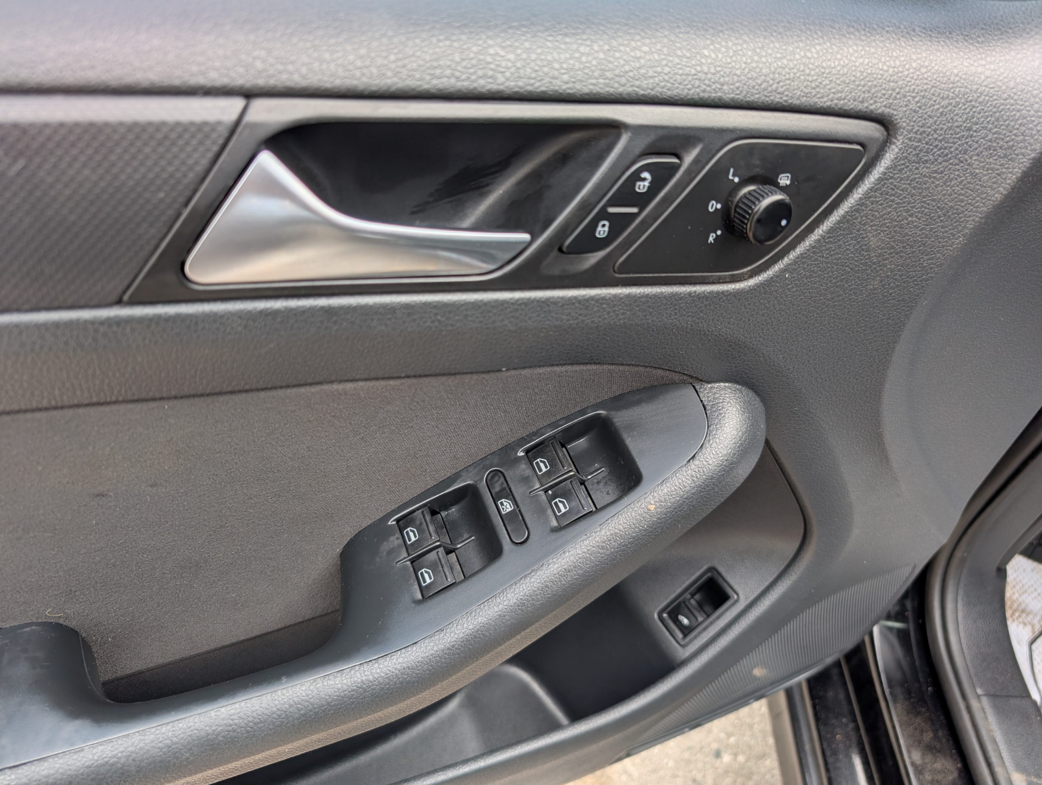 /artaautosales/2012-Volkswagen-Jetta-9756289490699304.jpg