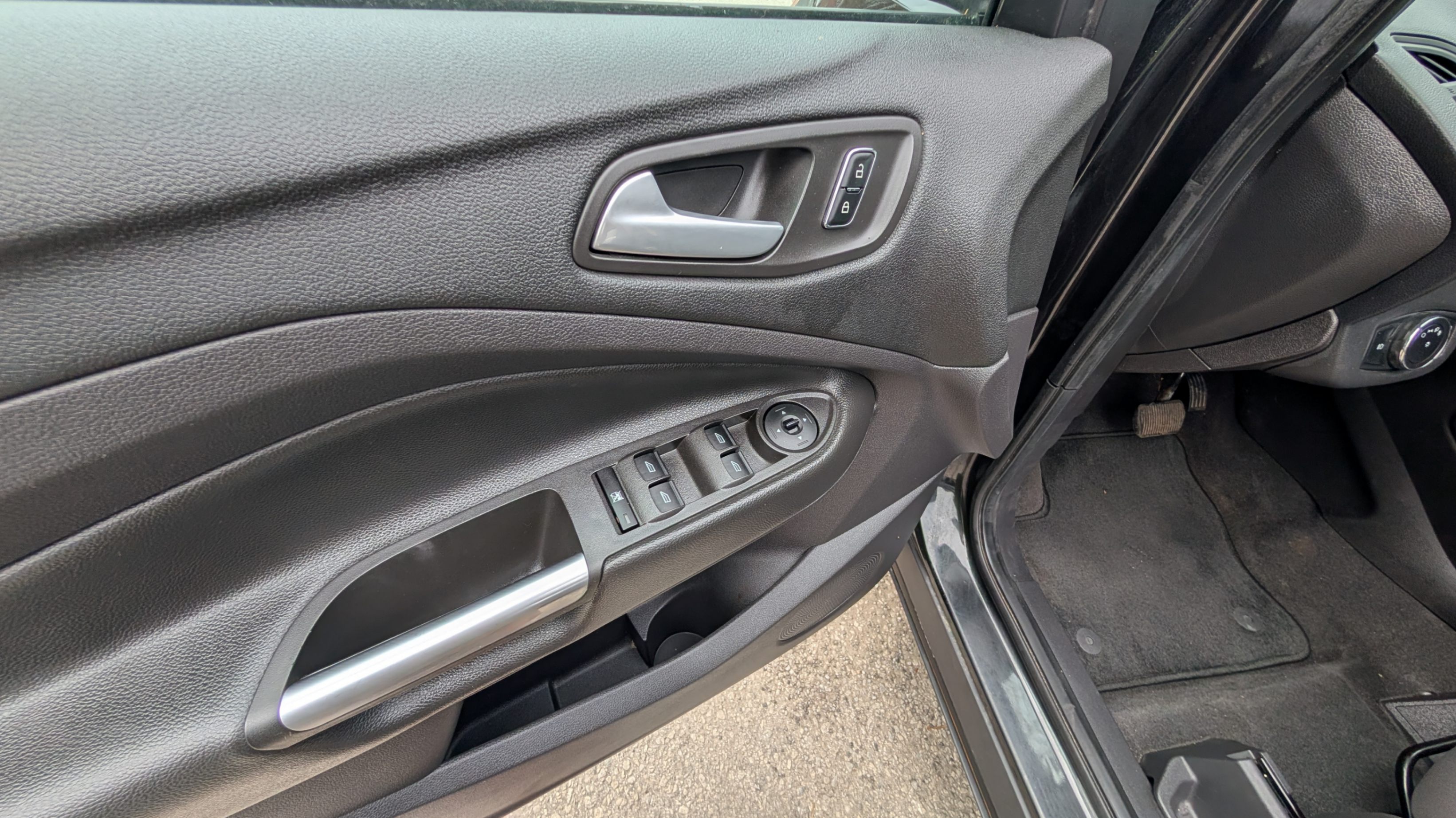 /artaautosales/2013-Ford-Escape-4065473749183979.jpg