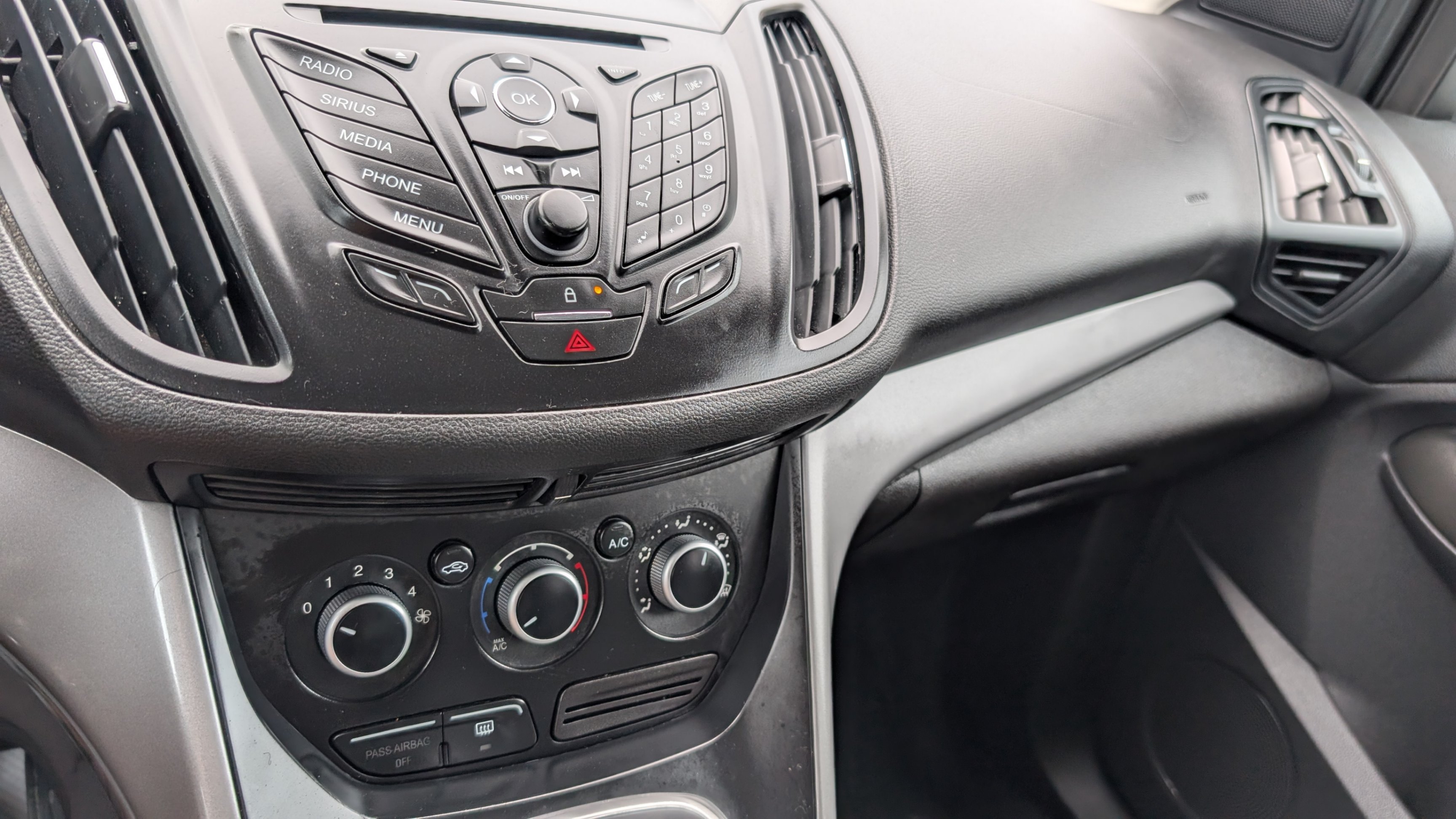 /artaautosales/2013-Ford-Escape-8486417273252369.jpg