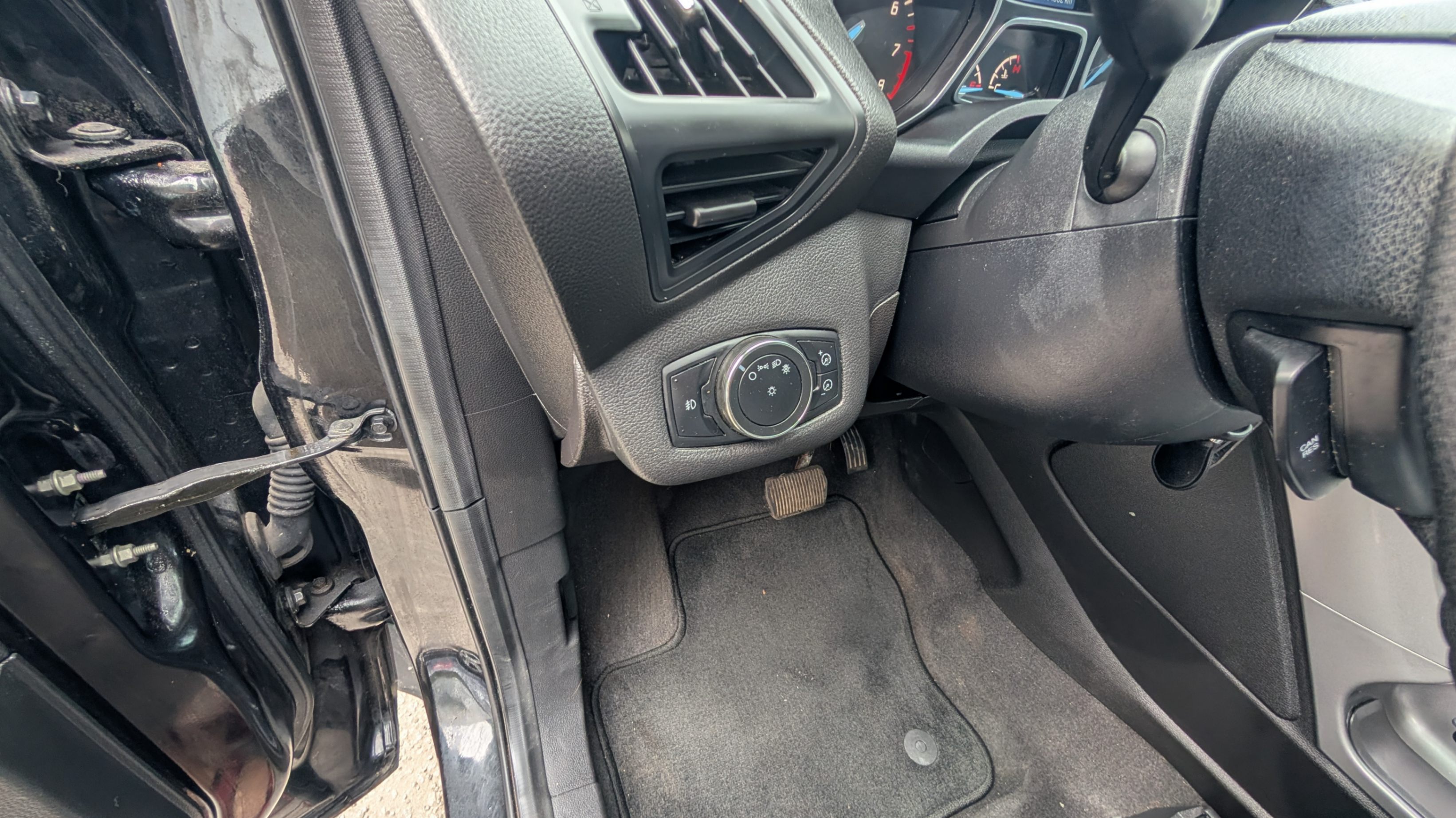 /artaautosales/2013-Ford-Escape-871585873888223.jpg