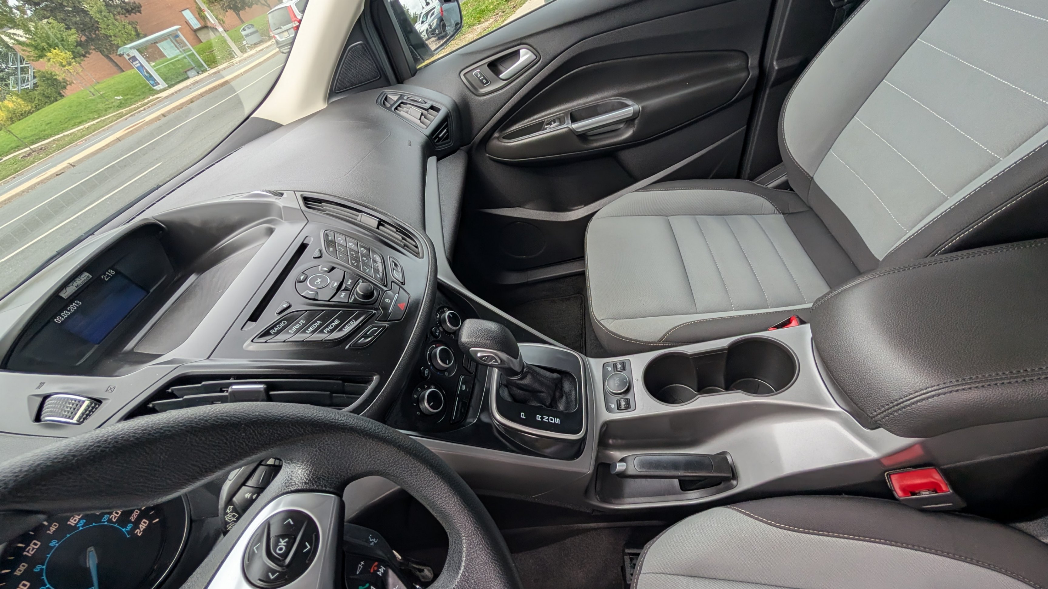 /artaautosales/2013-Ford-Escape-9205843588194123.jpg