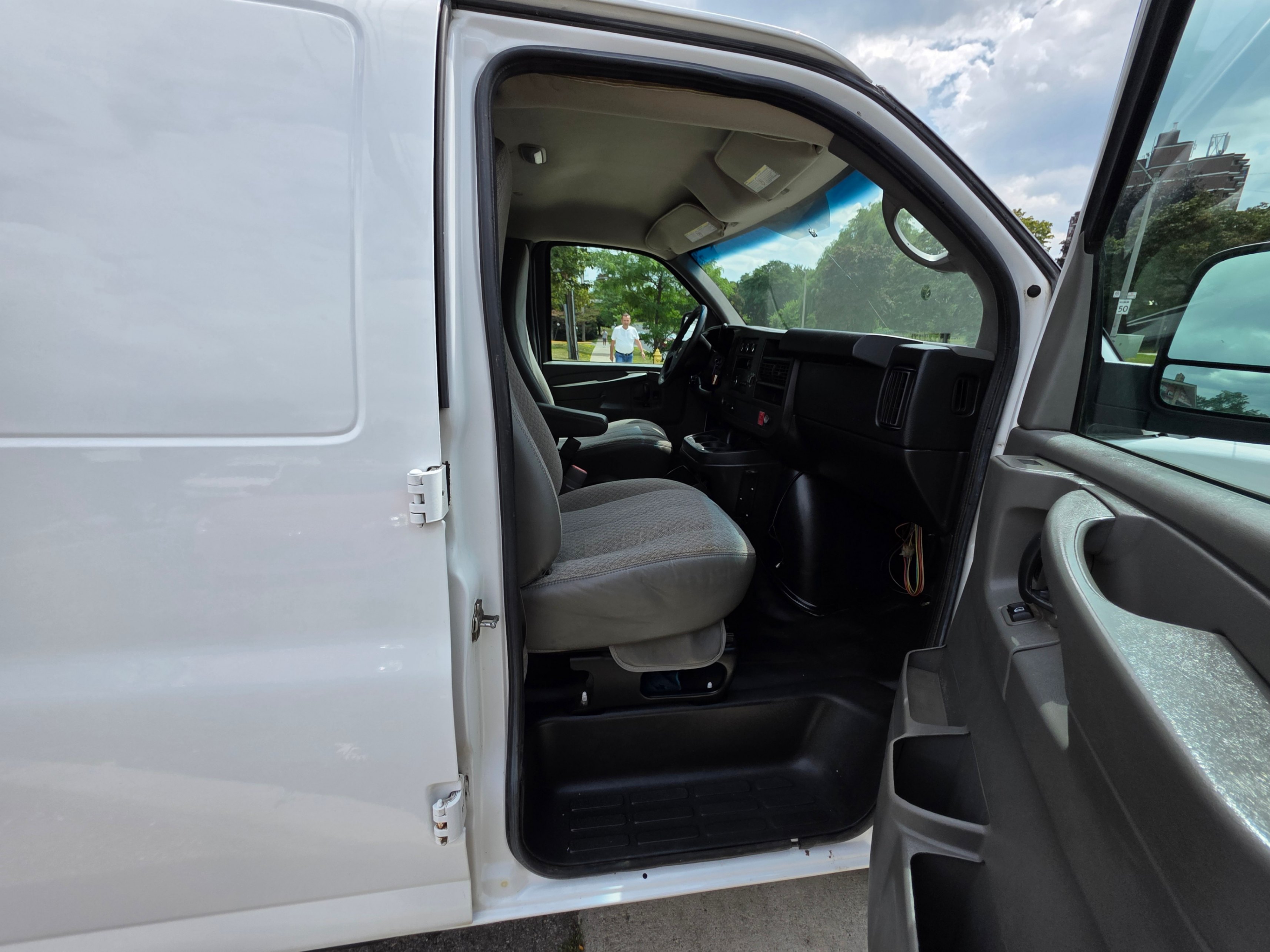 /artaautosales/2014-Chevrolet-Express-39395270534634674.jpg