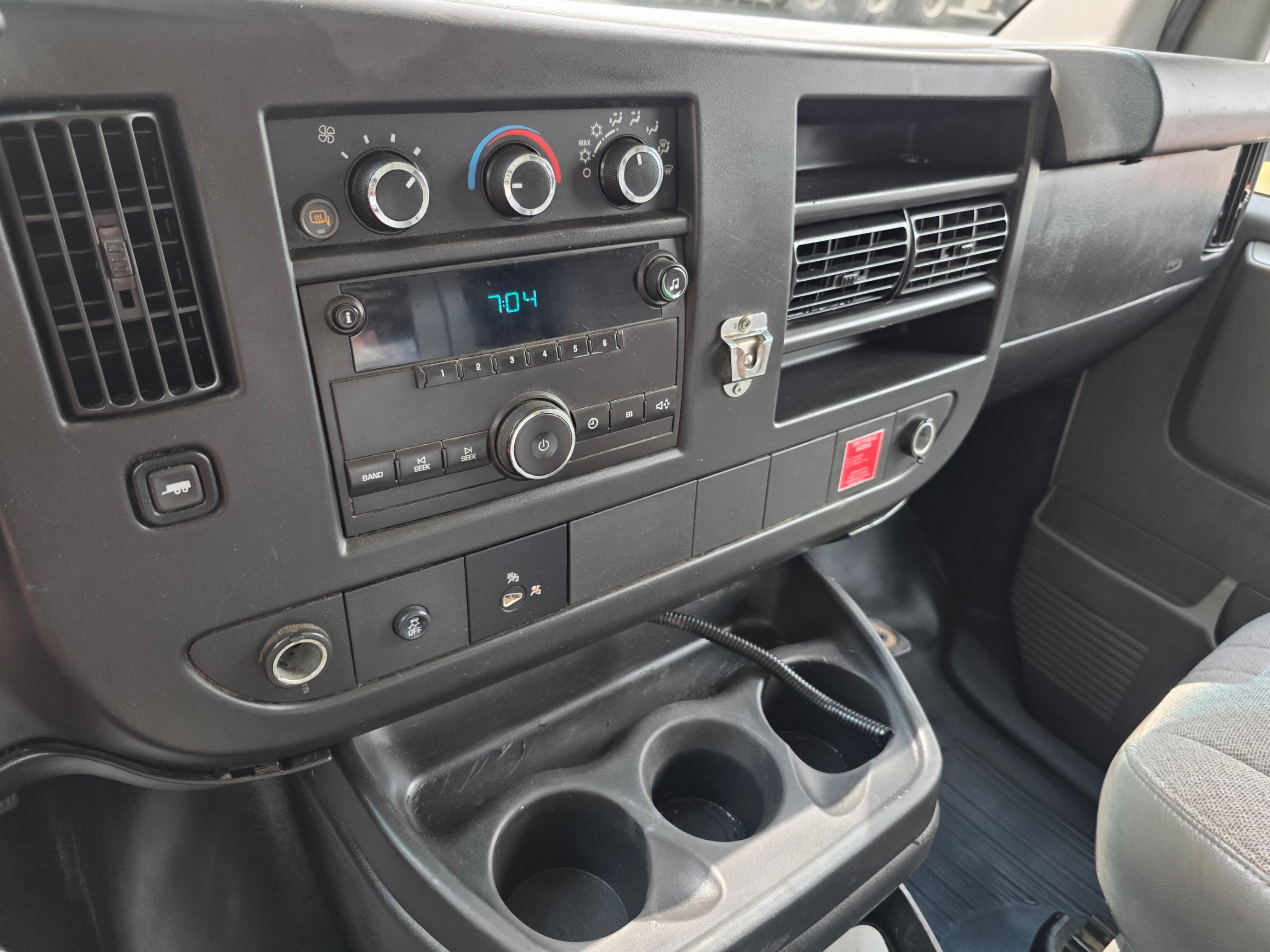 /artaautosales/2014-Chevrolet-Express-9379471244645292.jpg
