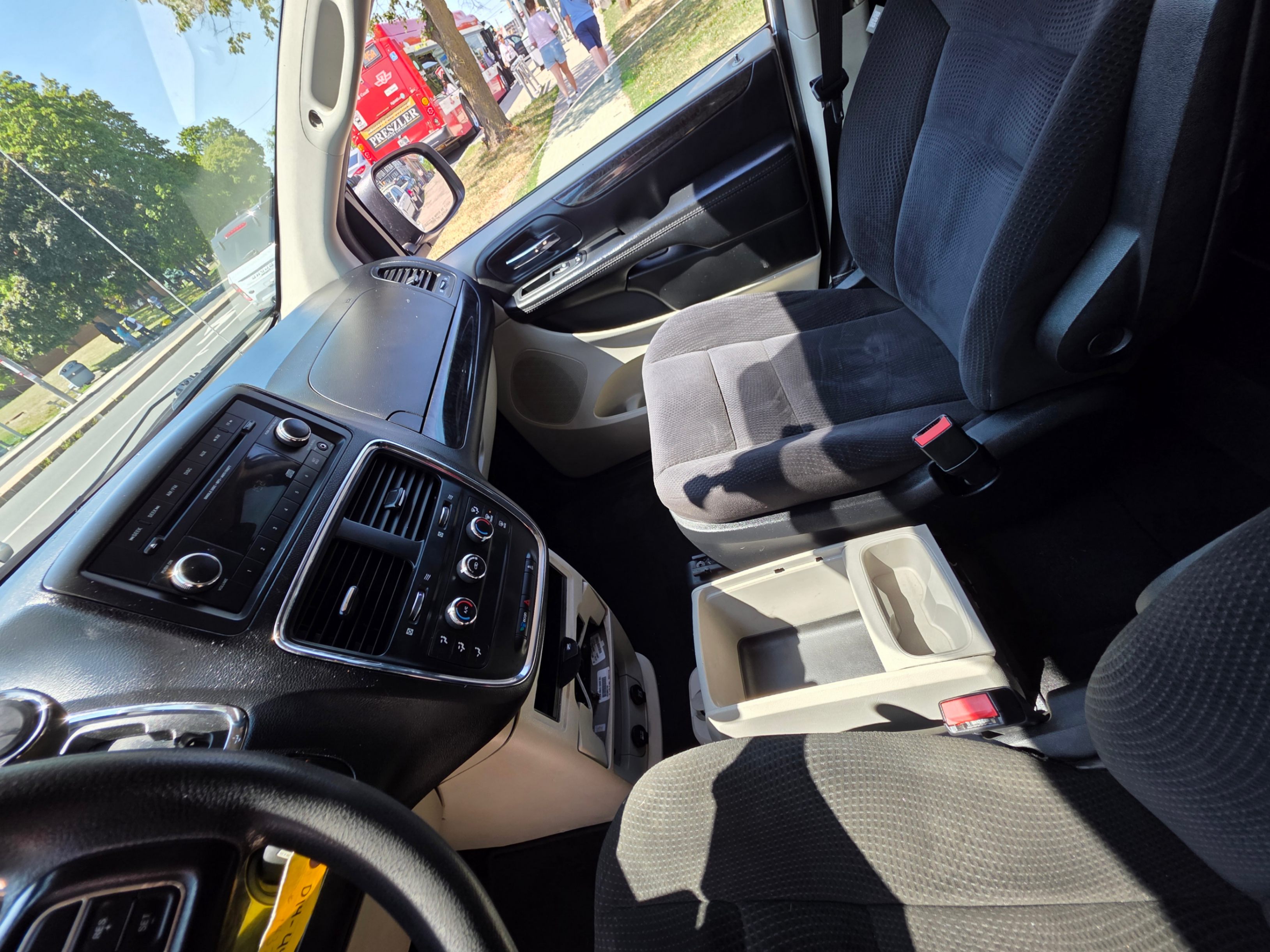 /artaautosales/2014-Dodge-GrandCaravan-09377087459822198.jpg