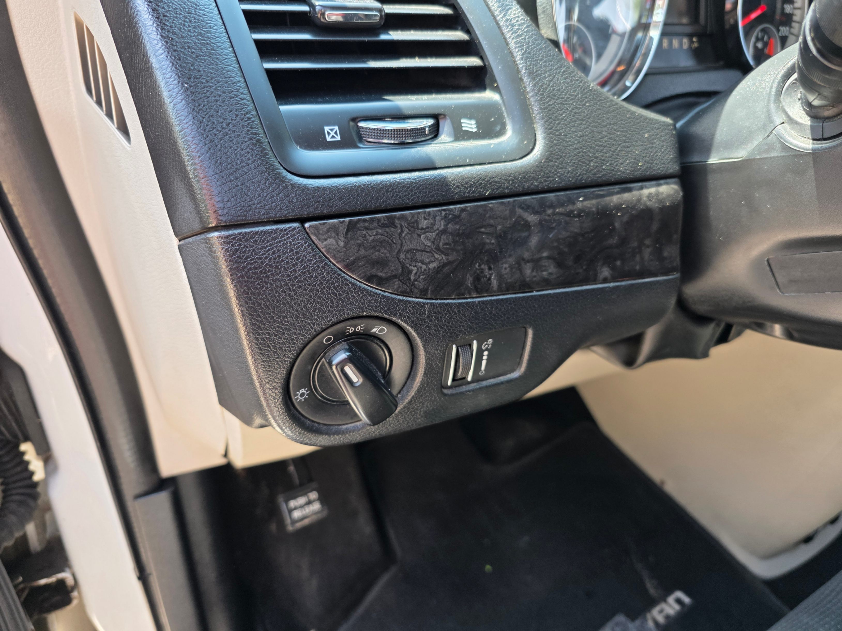 /artaautosales/2014-Dodge-GrandCaravan-13910644395121907.jpg