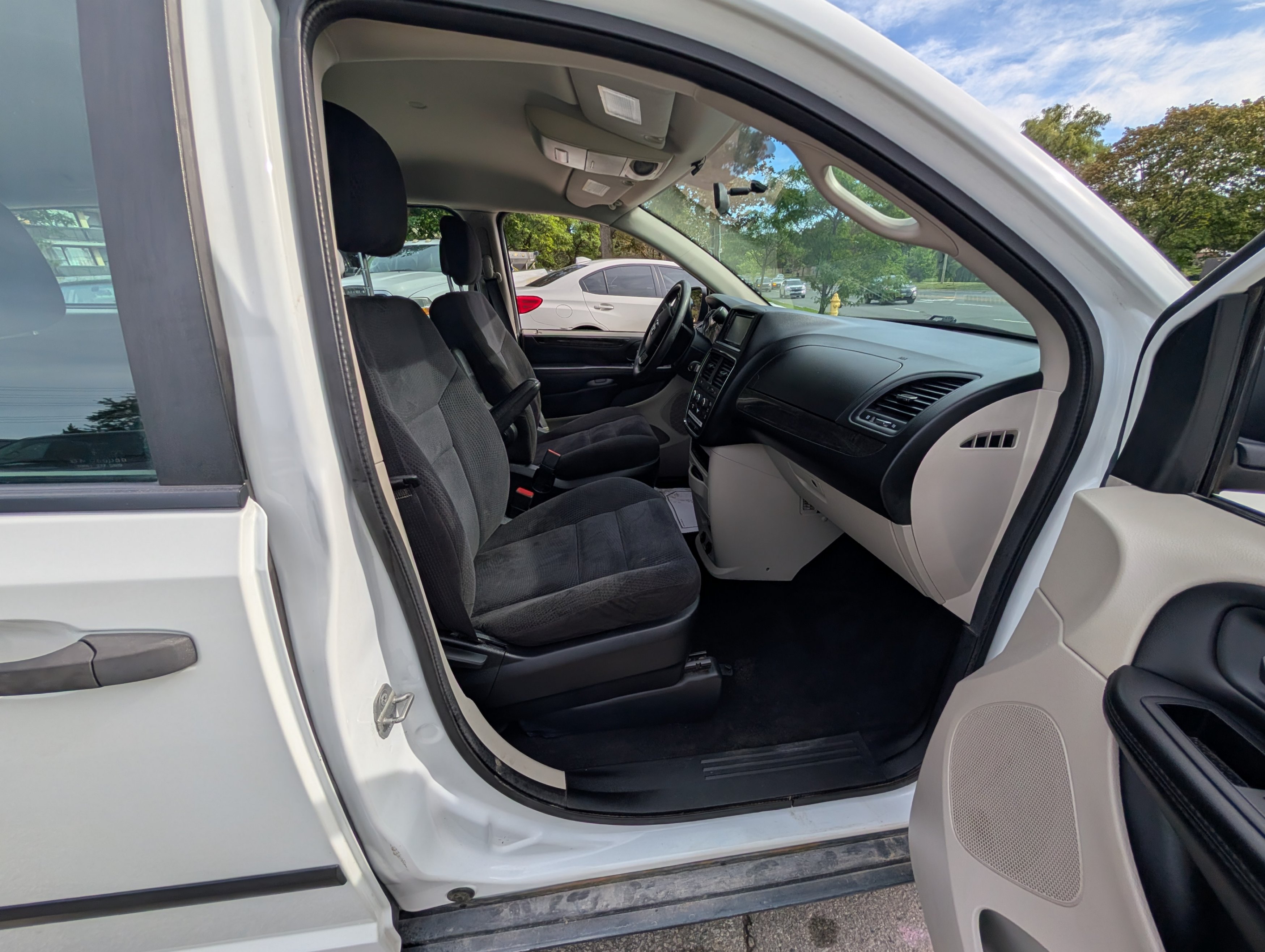 /artaautosales/2014-Dodge-GrandCaravan-27300352575849685.jpg