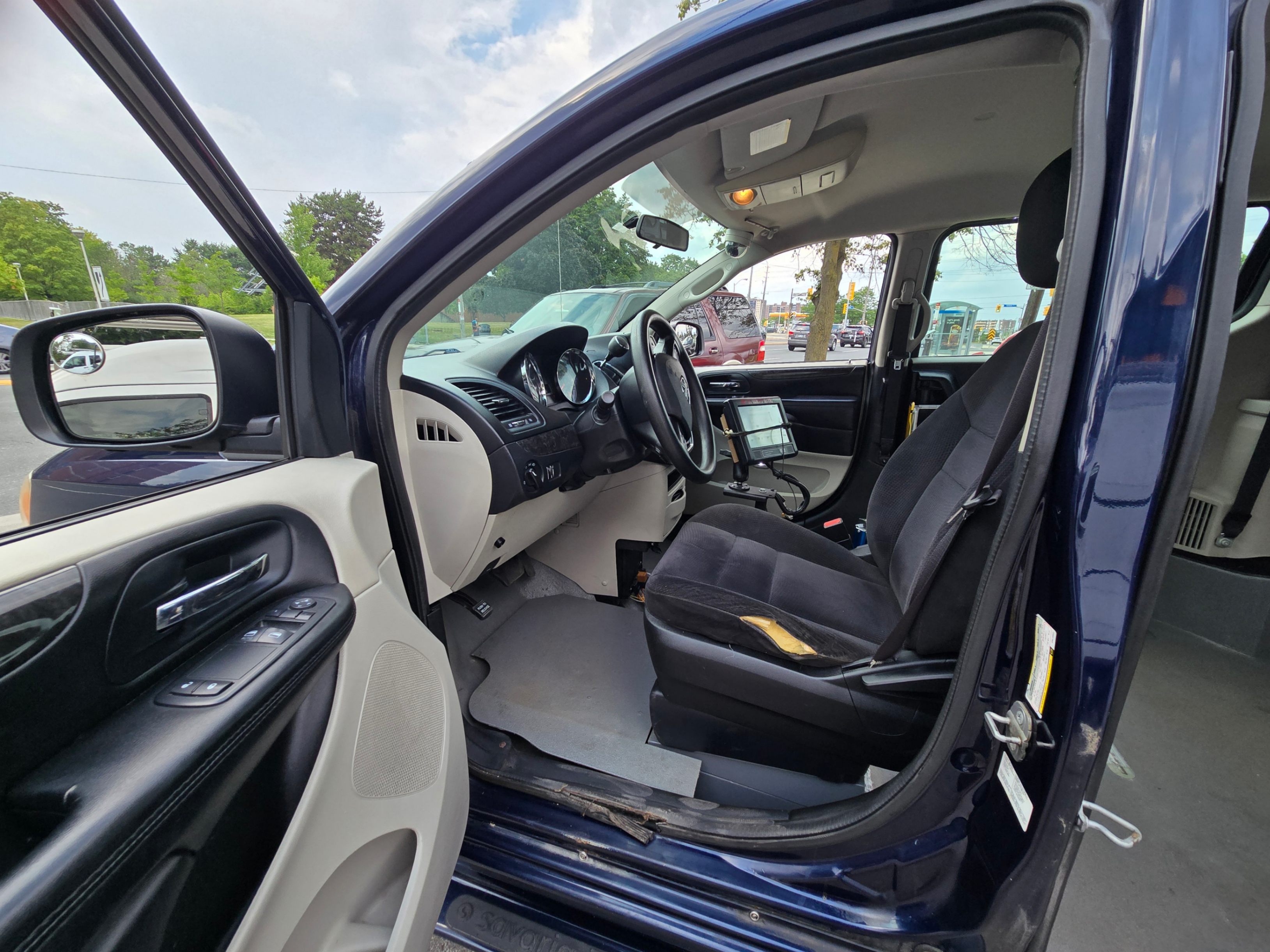 /artaautosales/2014-Dodge-GrandCaravan-37972314892343095.jpg