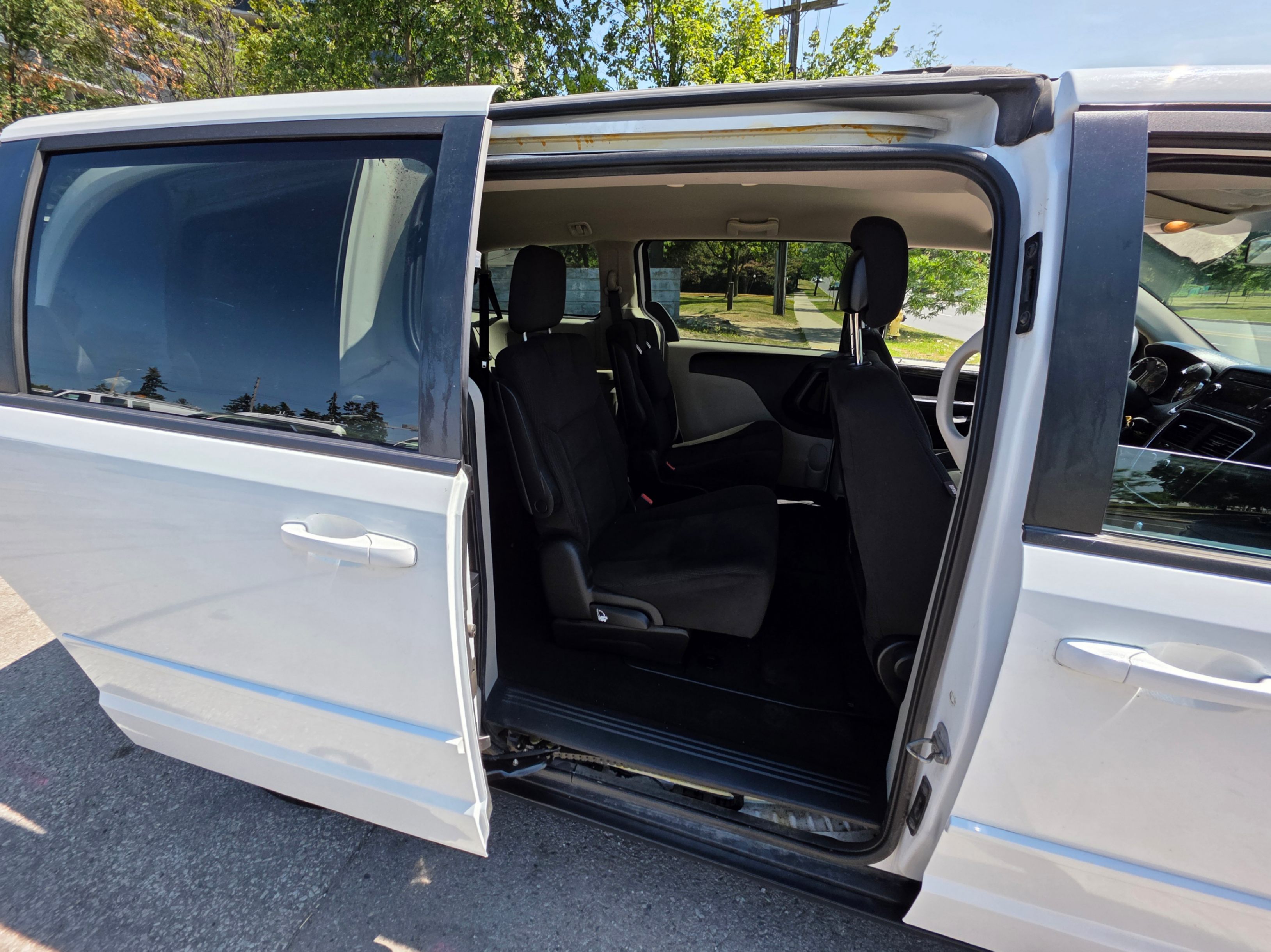 /artaautosales/2014-Dodge-GrandCaravan-5359437466067514.jpg