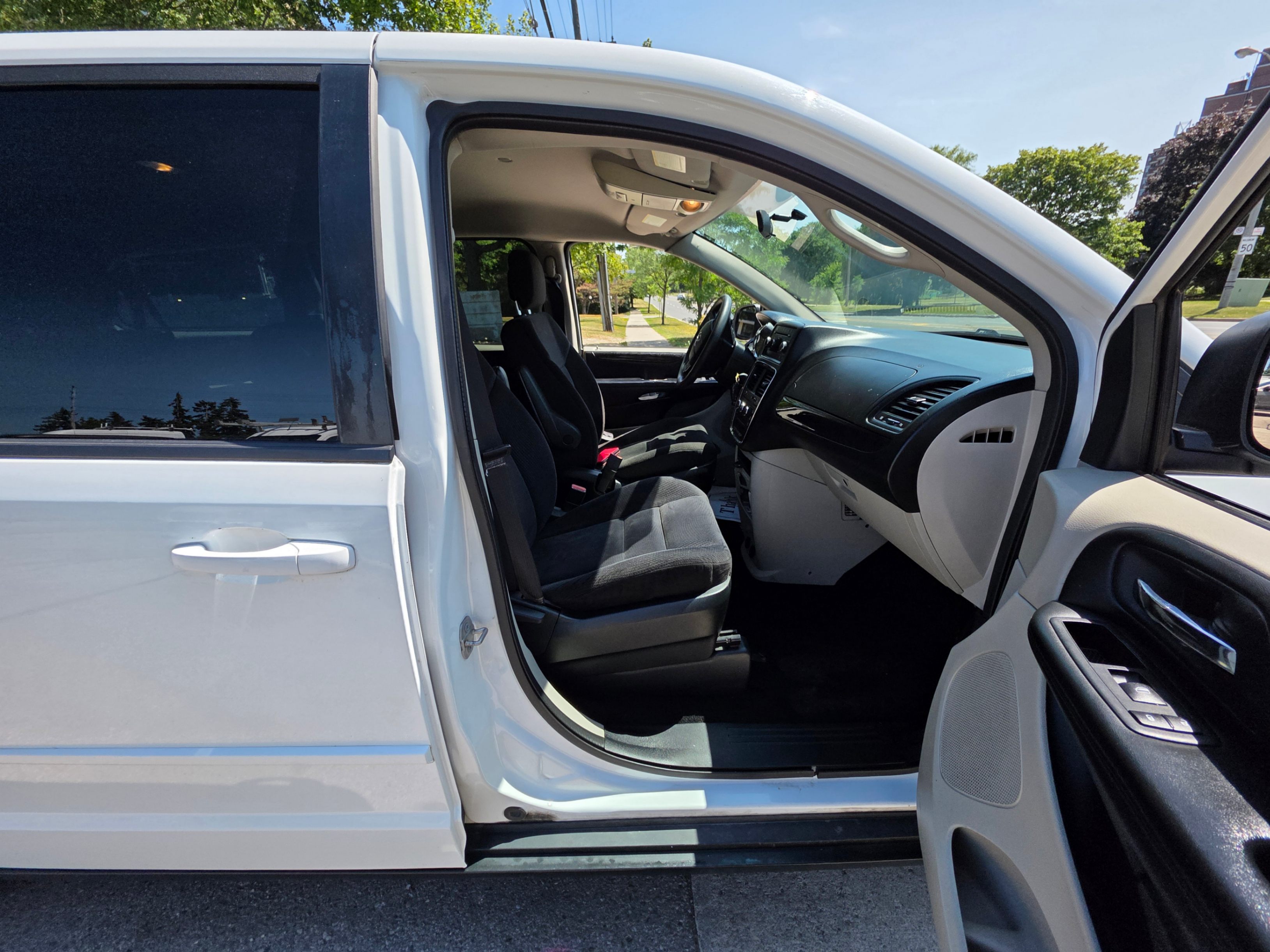 /artaautosales/2014-Dodge-GrandCaravan-5571704964922677.jpg