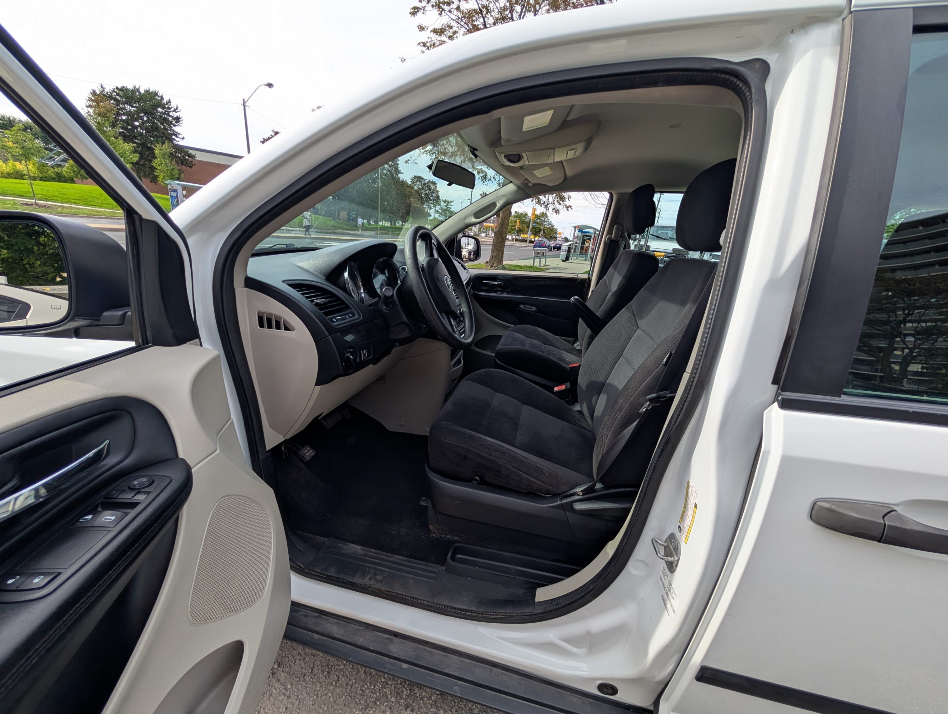 /artaautosales/2014-Dodge-GrandCaravan-5608344222742074.jpg