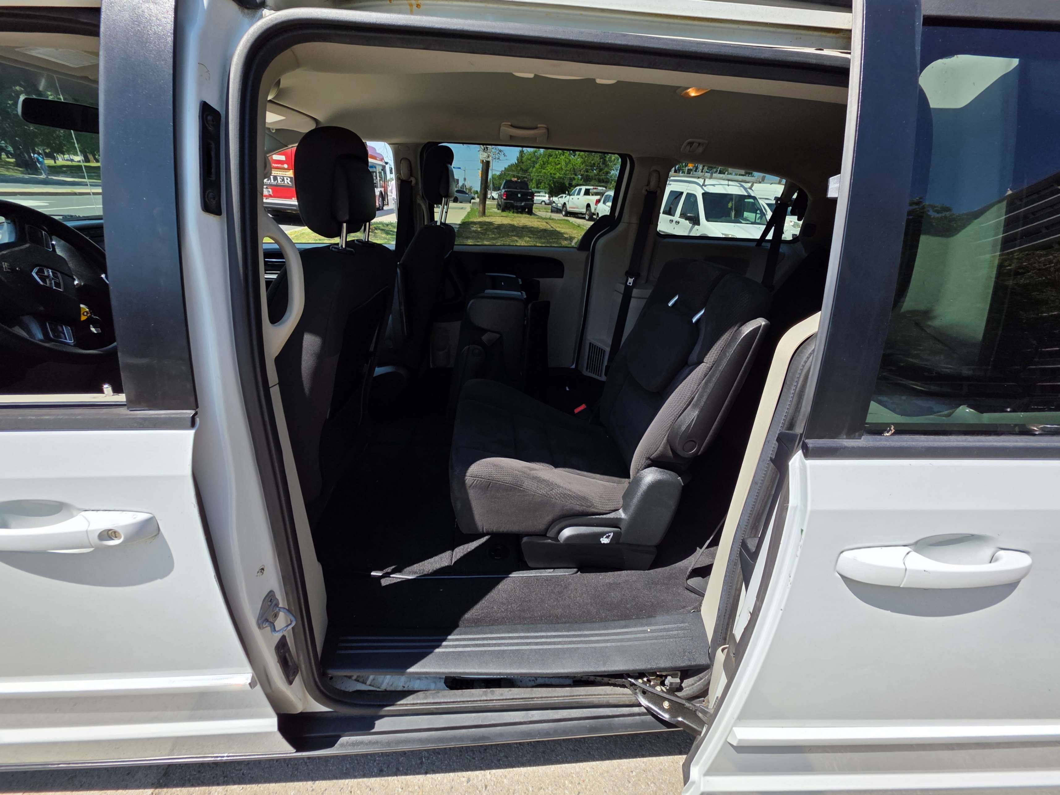 /artaautosales/2014-Dodge-GrandCaravan-5615594639066677.jpg