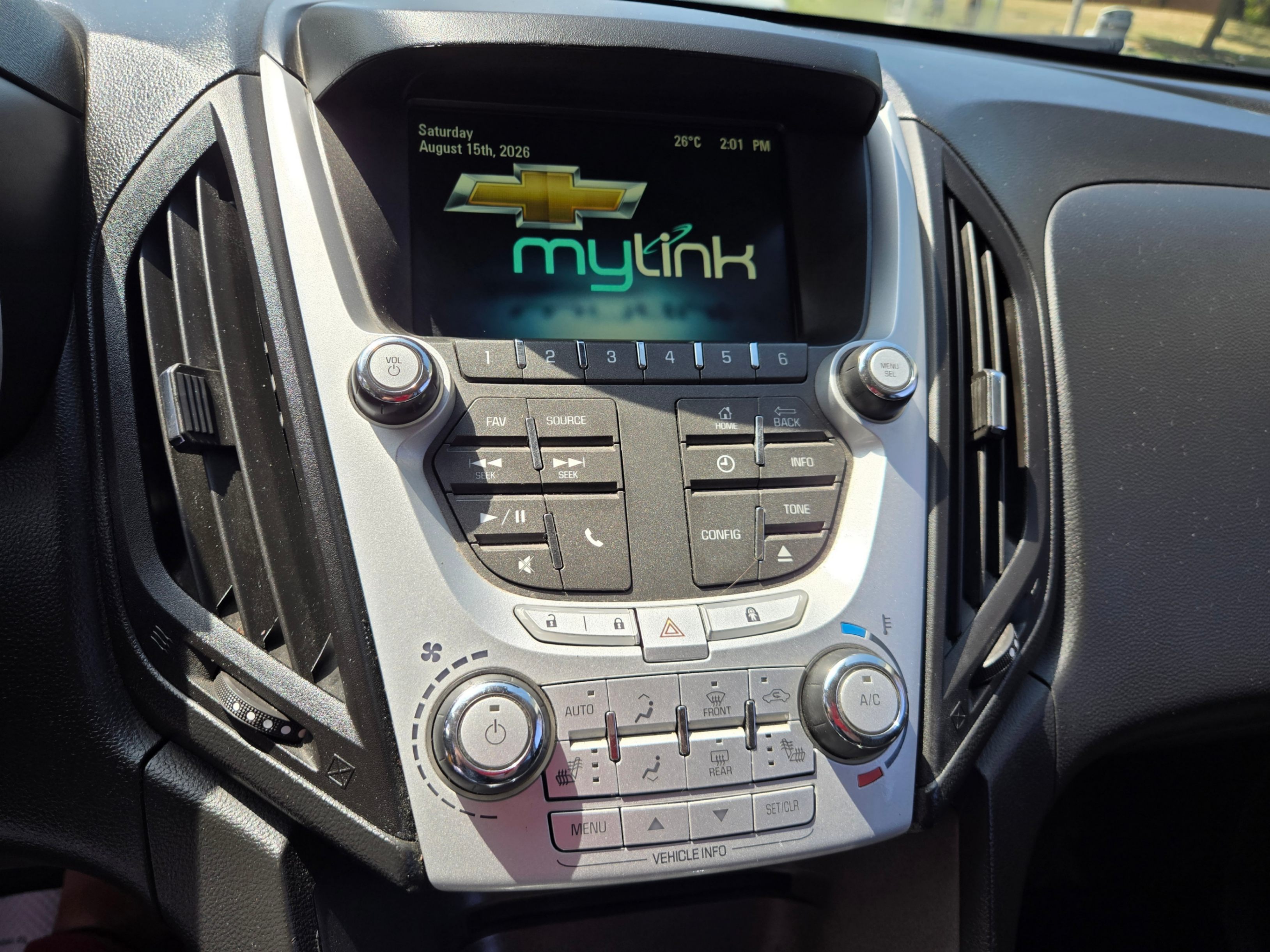 /artaautosales/2015-Chevrolet-Equinox-14898993492944856.jpg