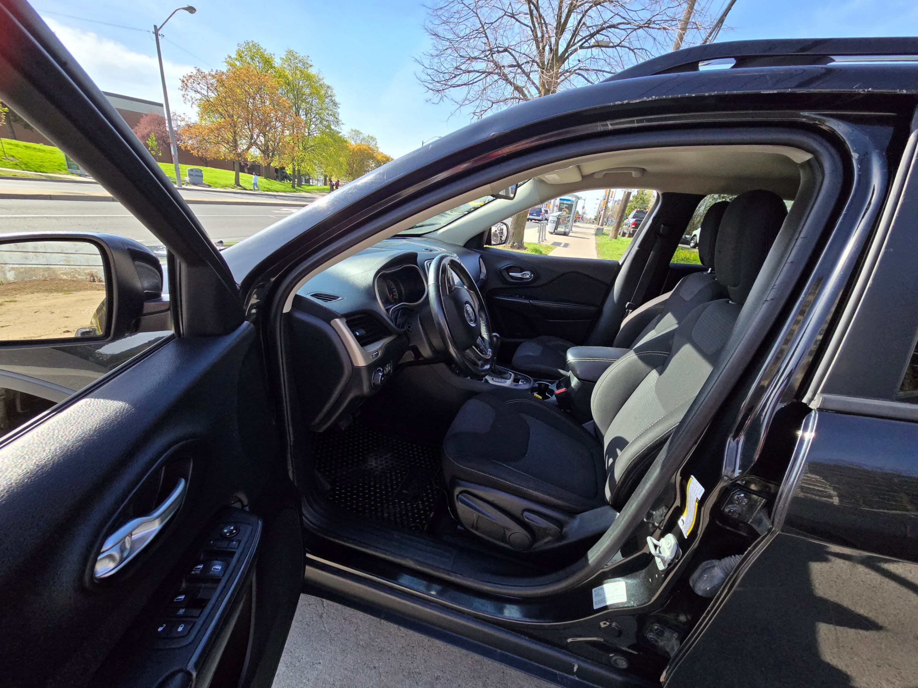 /artaautosales/2015-Jeep-Cherokee-055046441571413585.jpg