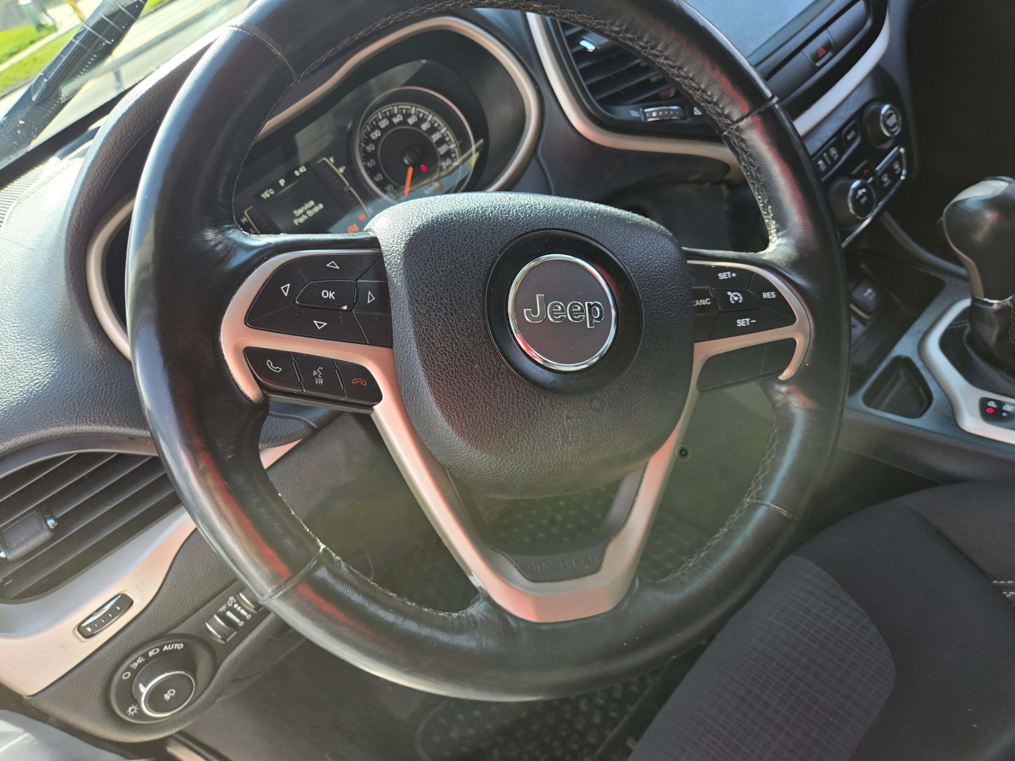 /artaautosales/2015-Jeep-Cherokee-4179291360848374.jpg
