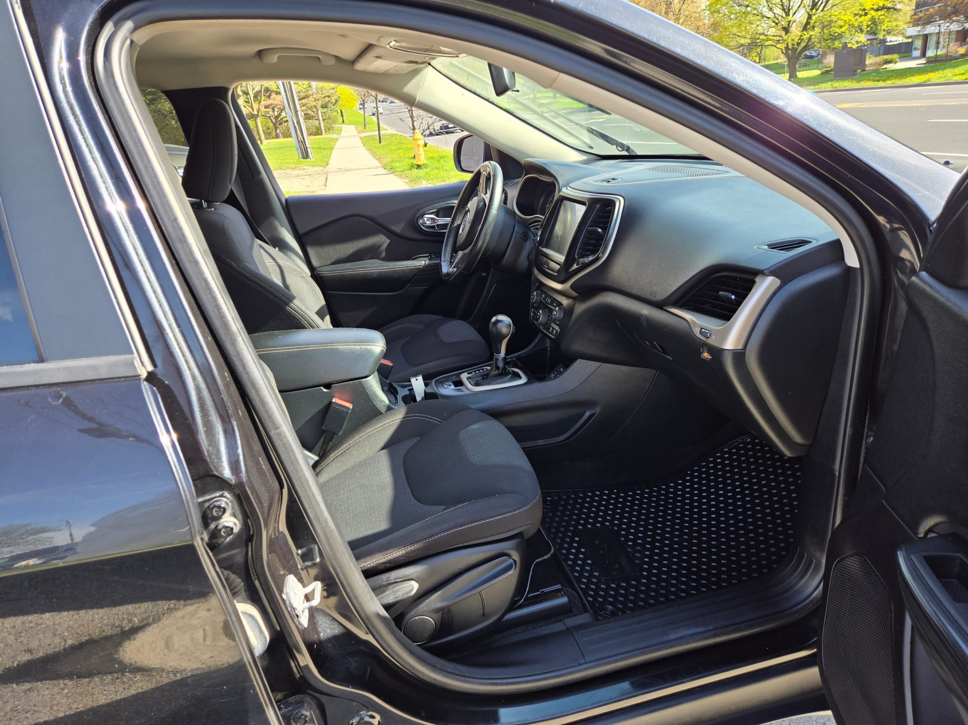 /artaautosales/2015-Jeep-Cherokee-5205818210415603.jpg