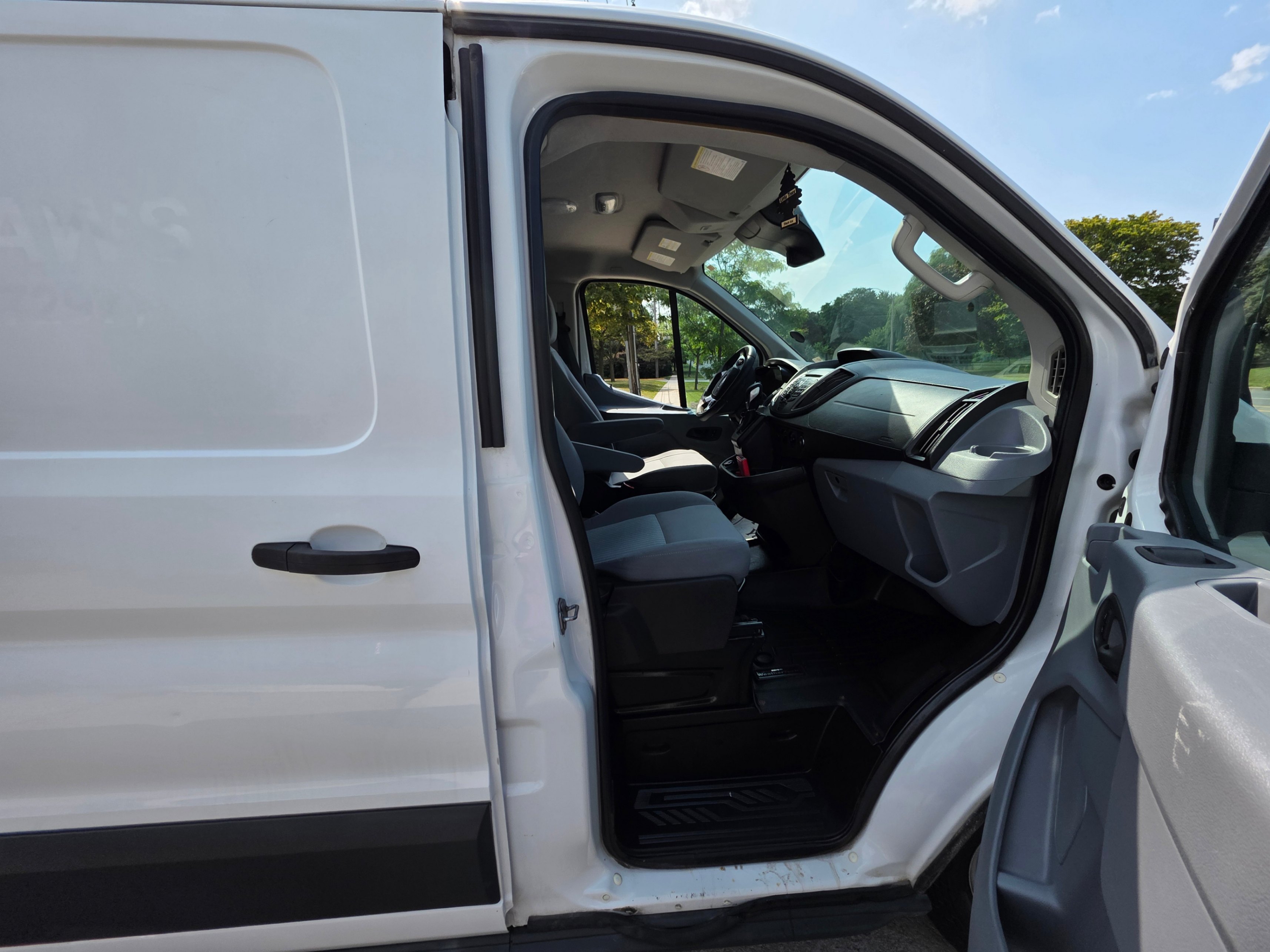 /artaautosales/2018-Ford-Transit-8531341106424961.jpg