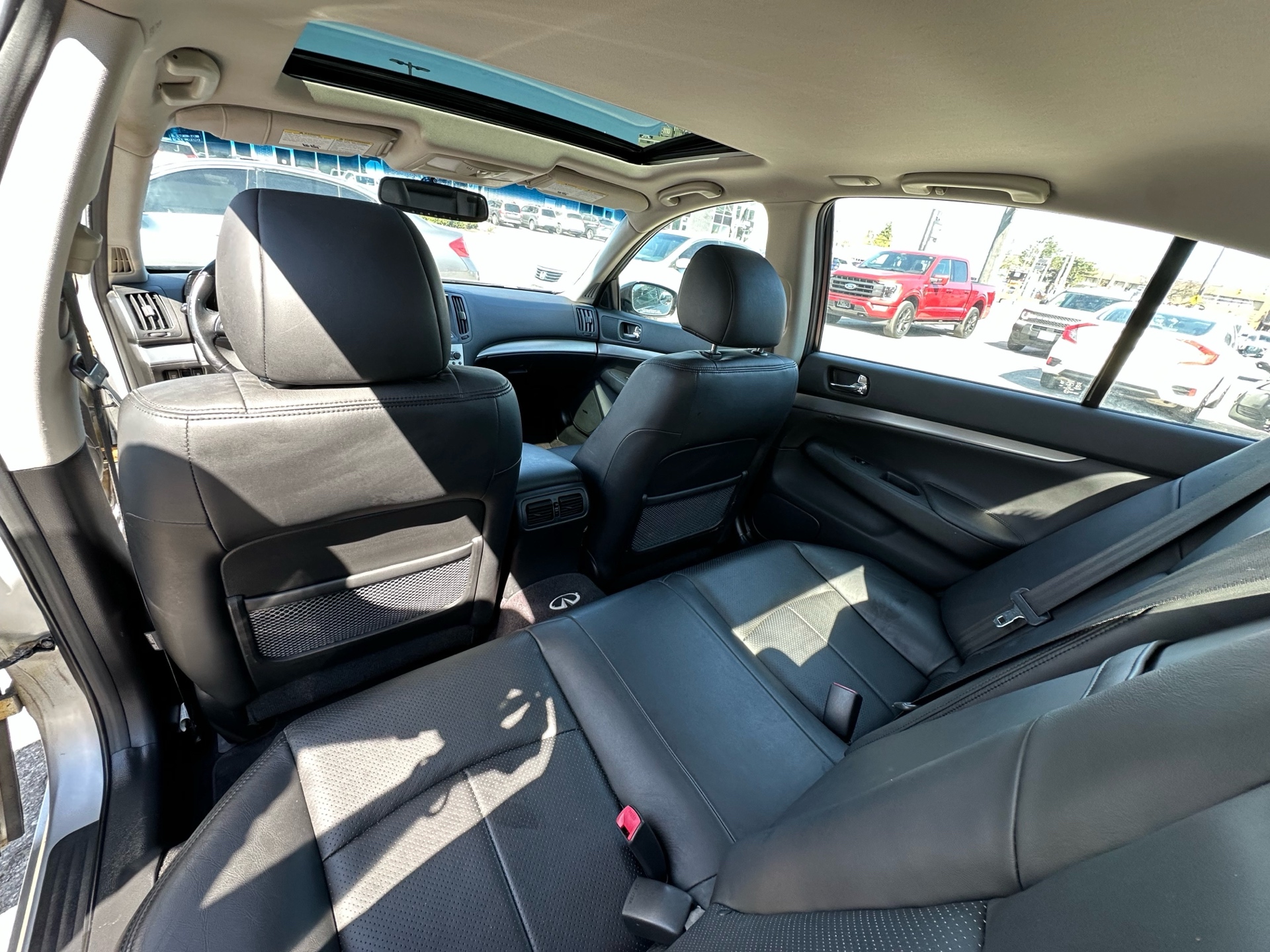 /autocainc/2010-INFINITI-G37-8530411766550616.jpg