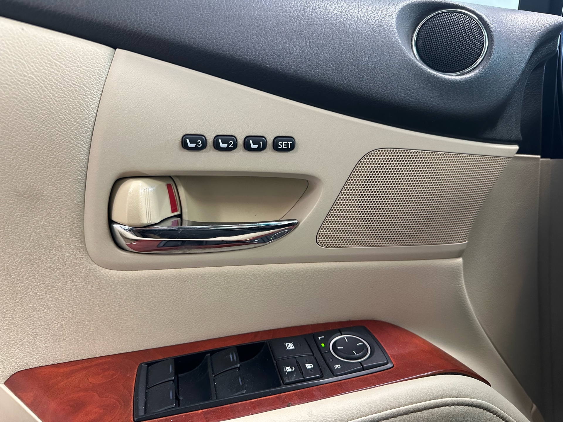 /autocainc/2010-Lexus-RX-9065029000769156.jpg