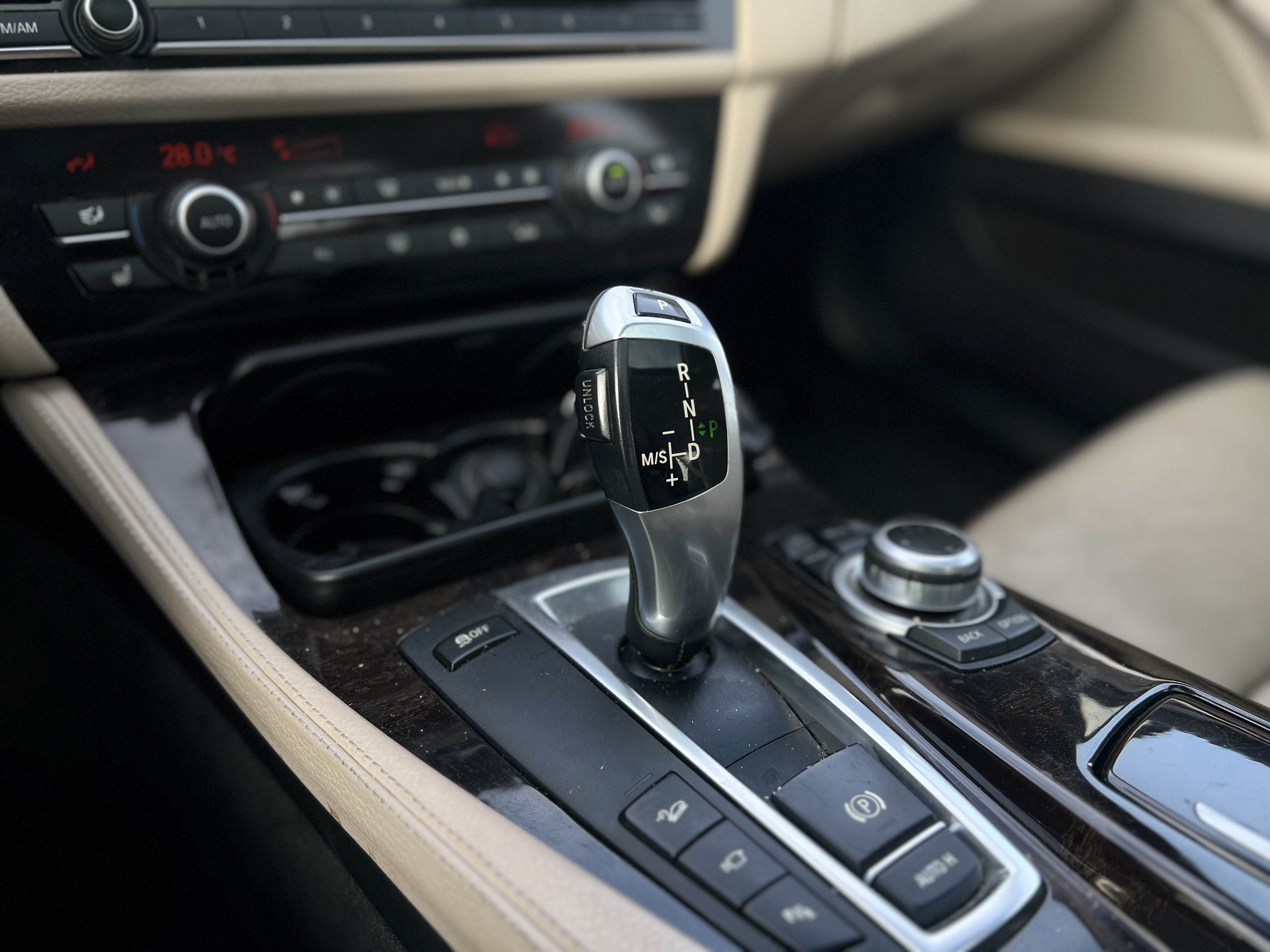 /autocainc/2011-BMW-5Series-02471781571498166.jpg