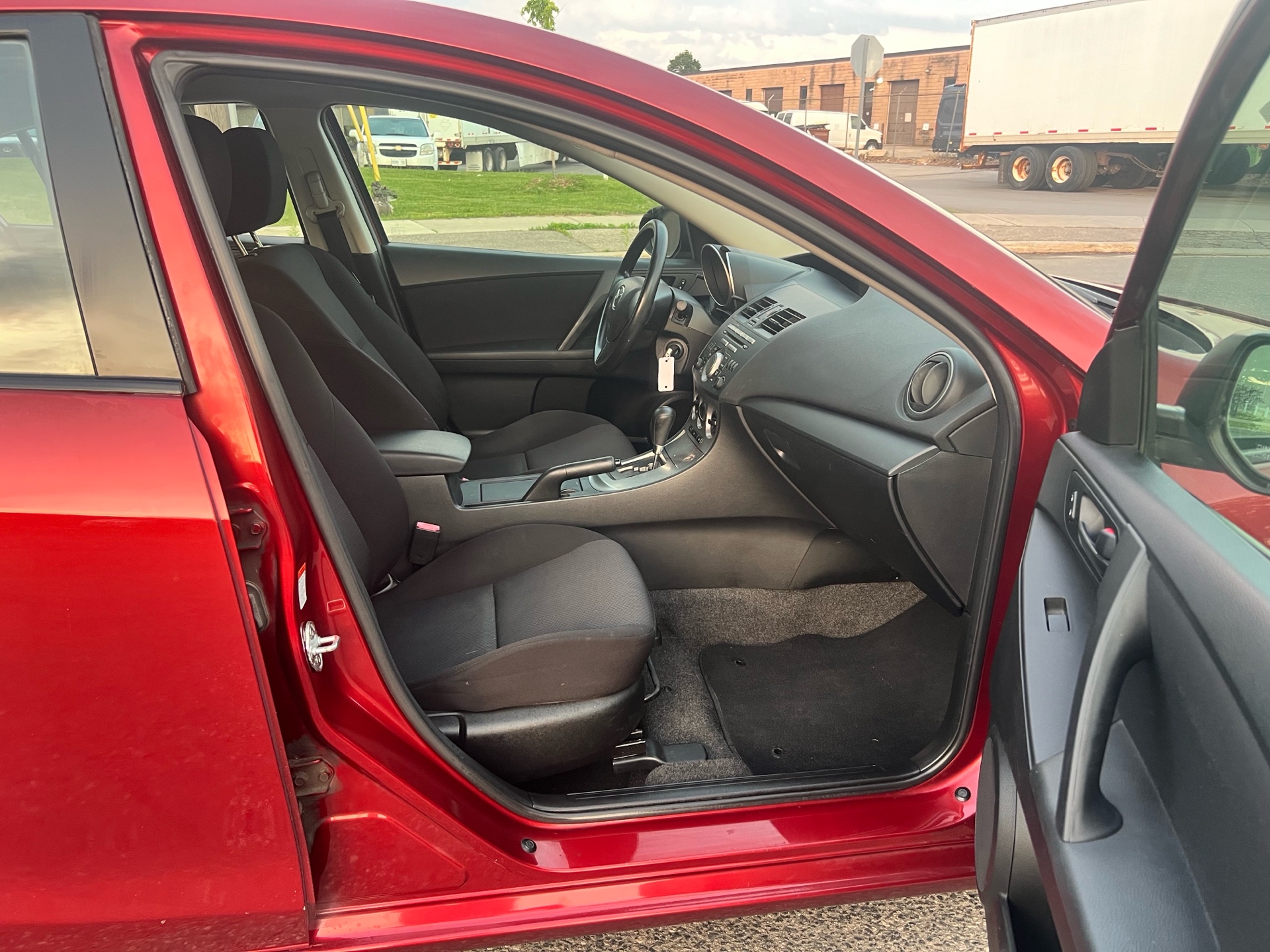 /autocainc/2011-Mazda-Mazda3-15377713381760016.jpg